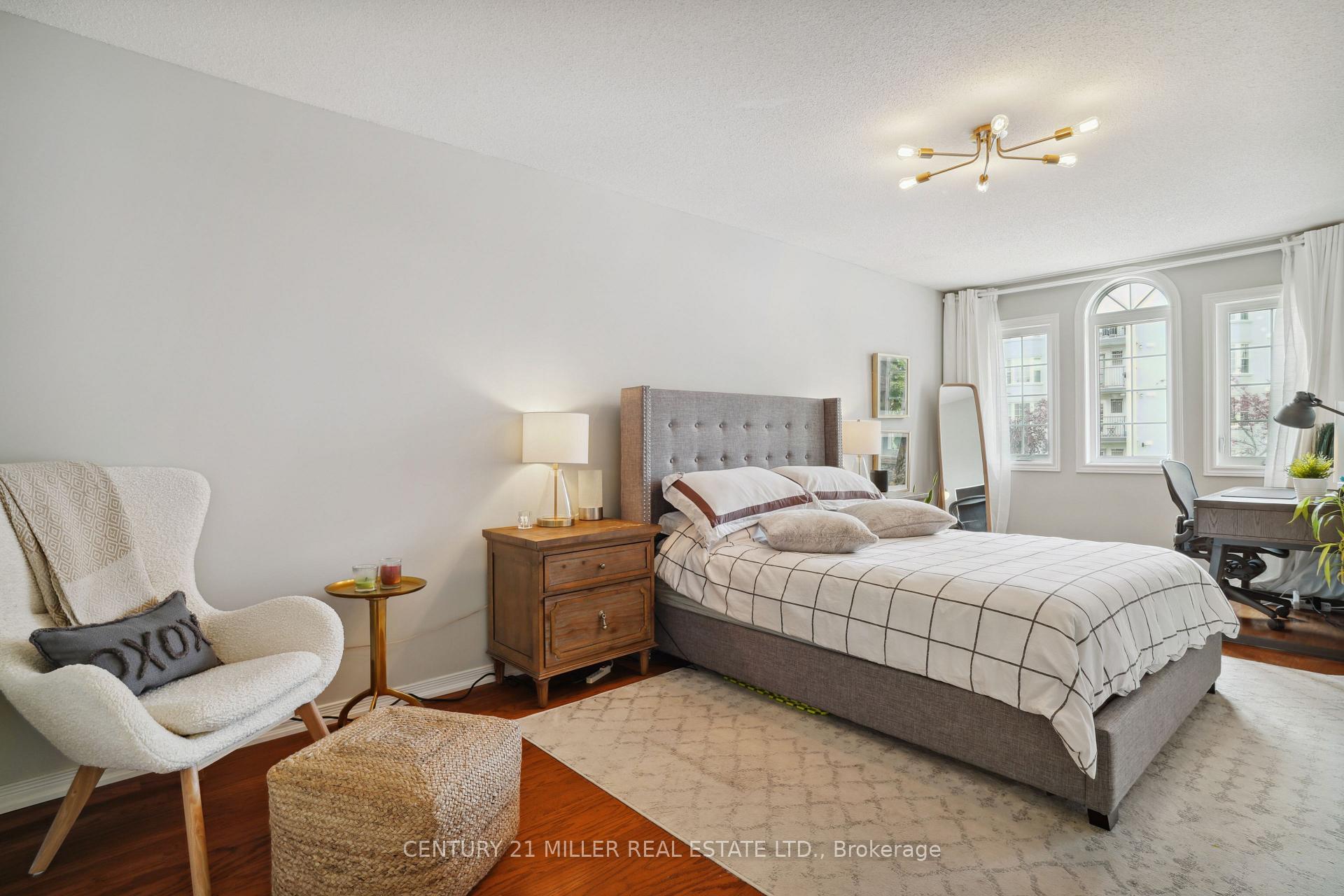 Photo 15 of 1383 Tobyn Drive, Burlington, Tansley — HOMEH