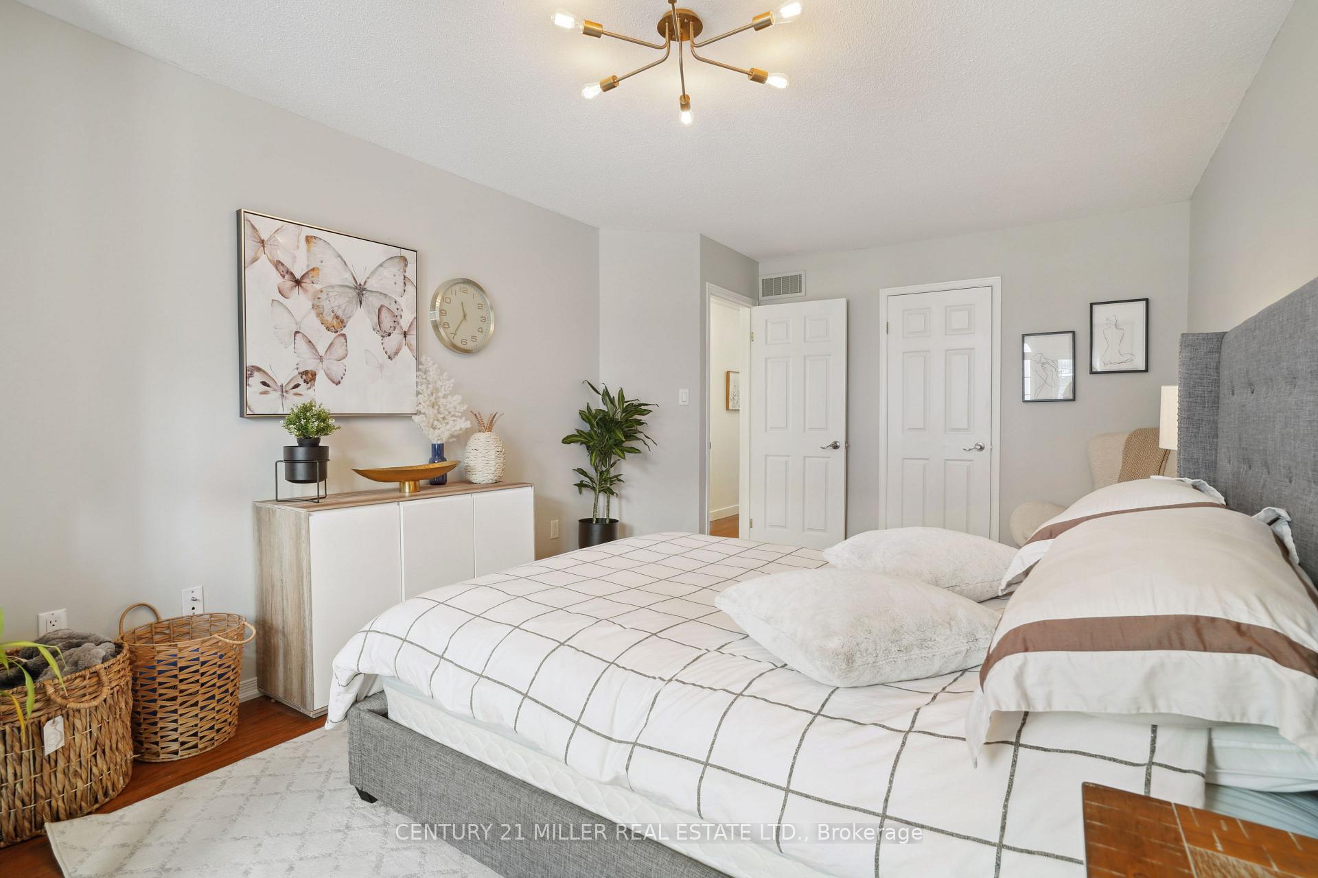 Photo 16 of 1383 Tobyn Drive, Burlington, Tansley — HOMEH