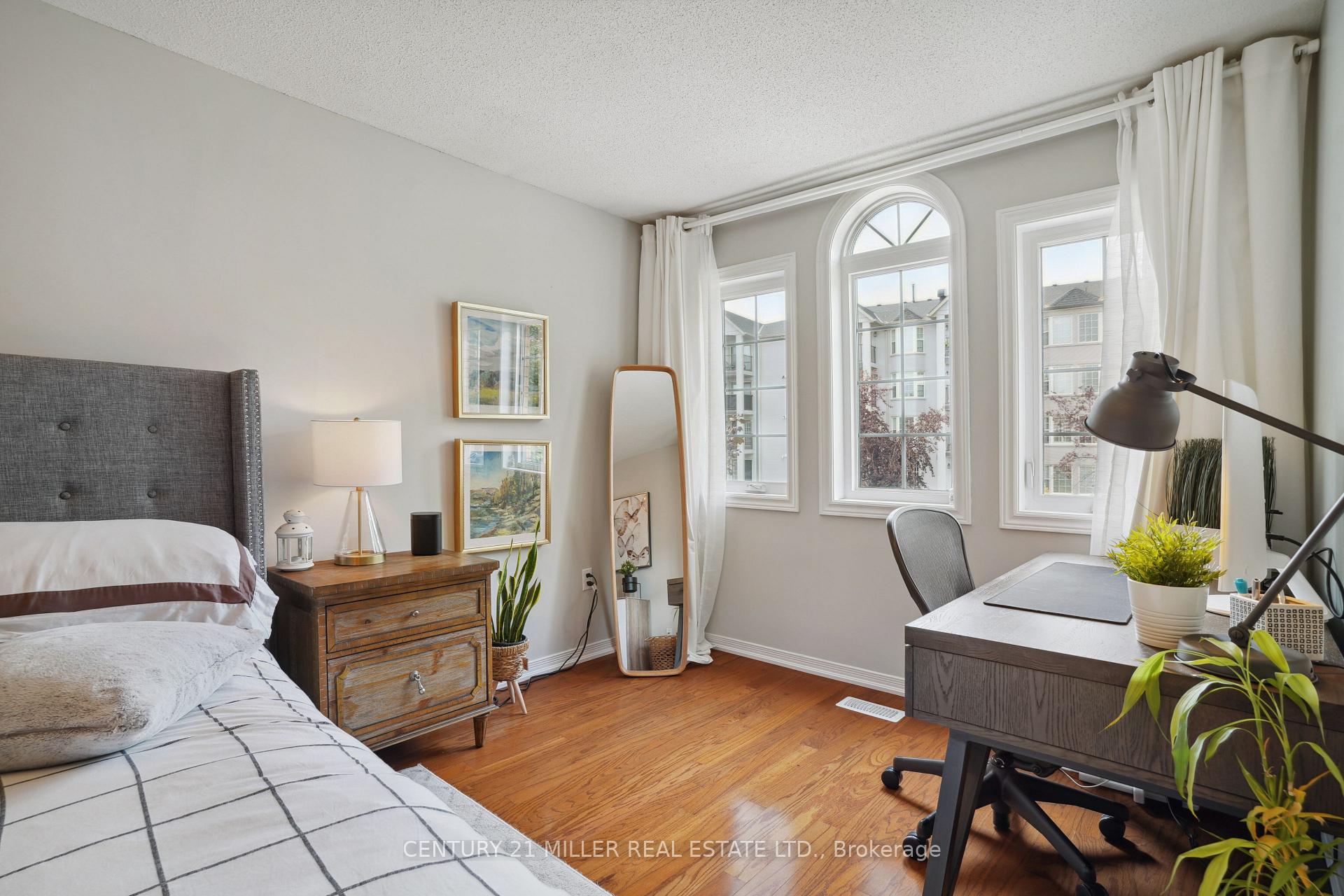 Photo 17 of 1383 Tobyn Drive, Burlington, Tansley — HOMEH