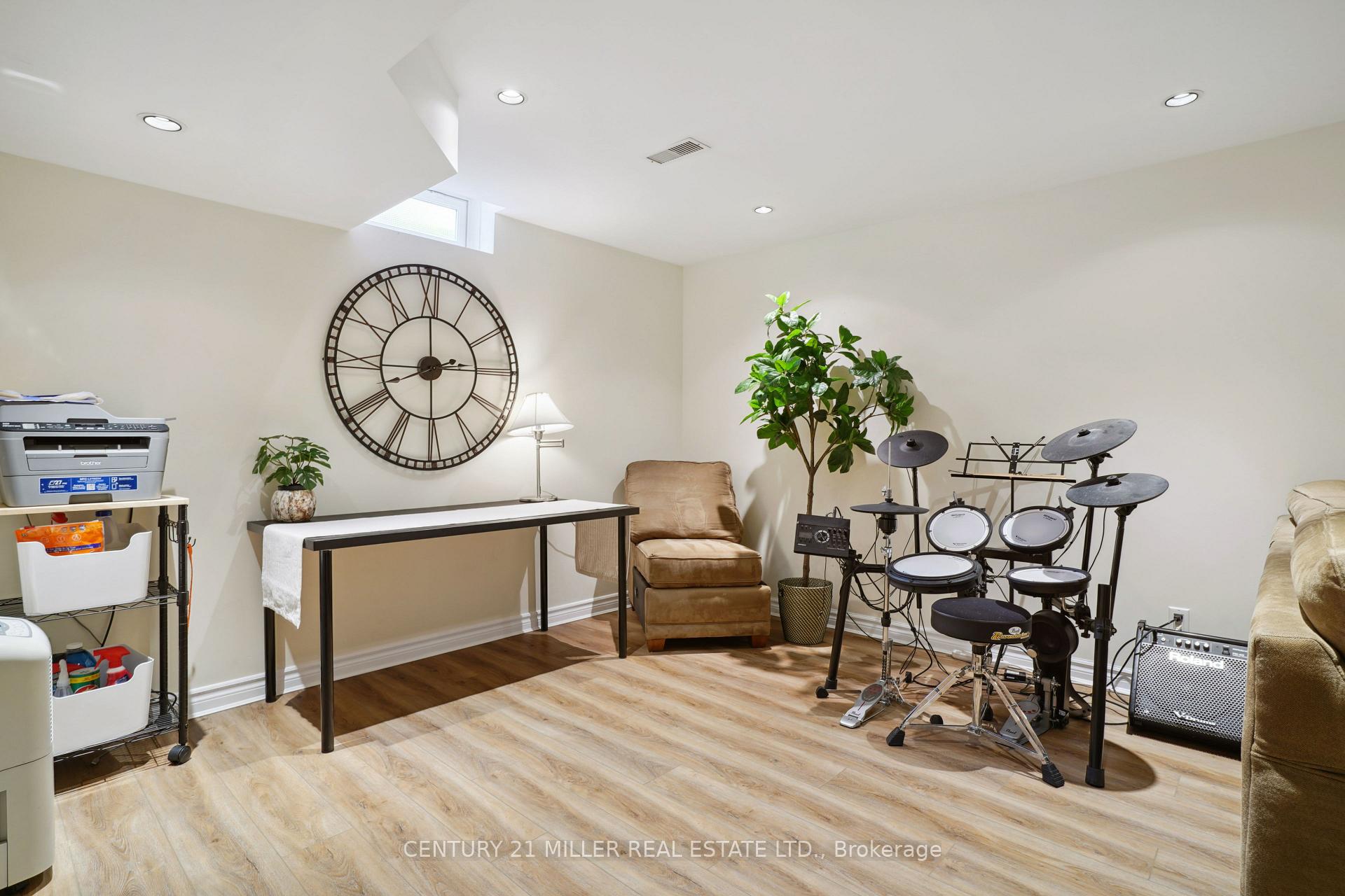 Photo 33 of 1383 Tobyn Drive, Burlington, Tansley — HOMEH