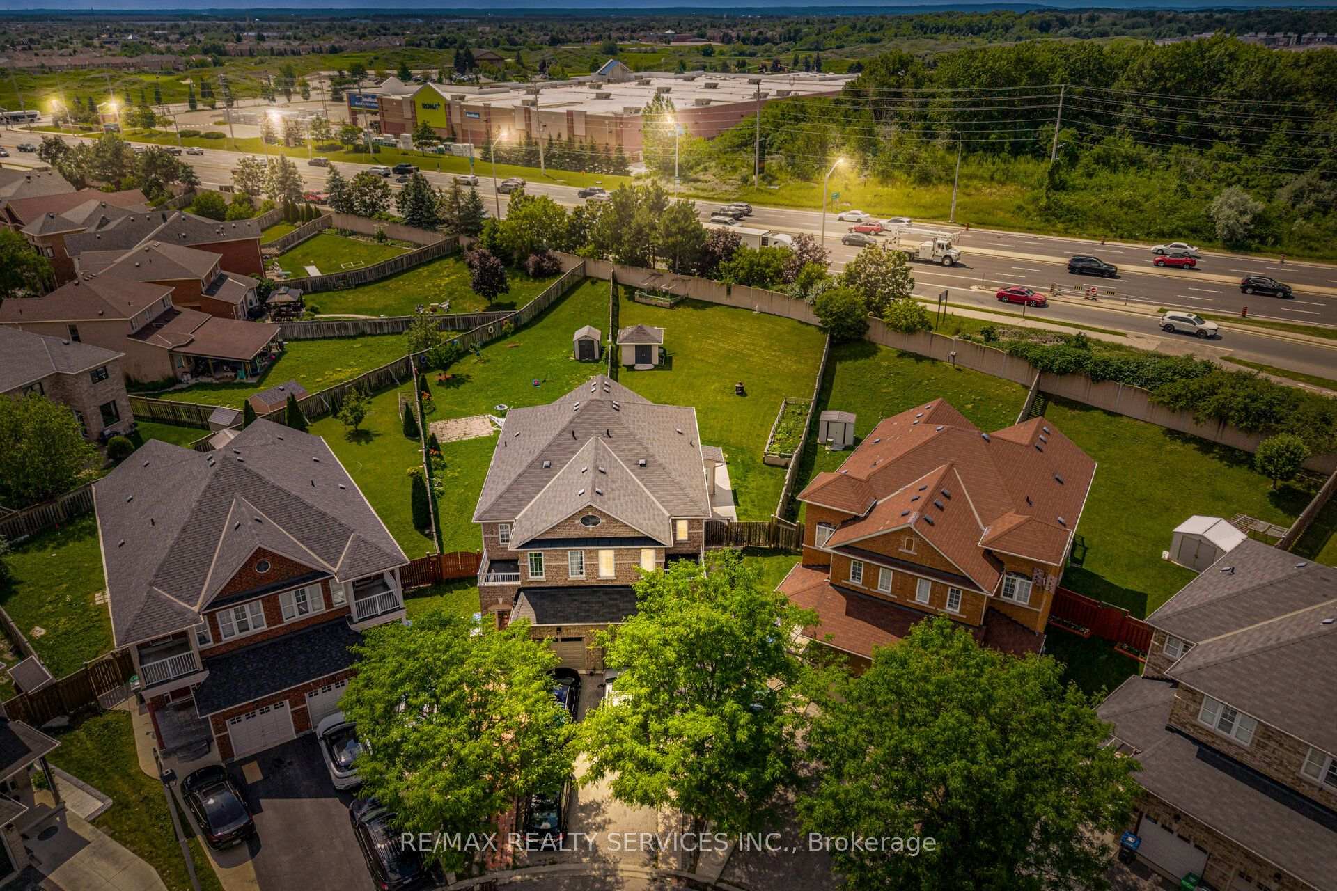 Front of 32 Deepcoral Court