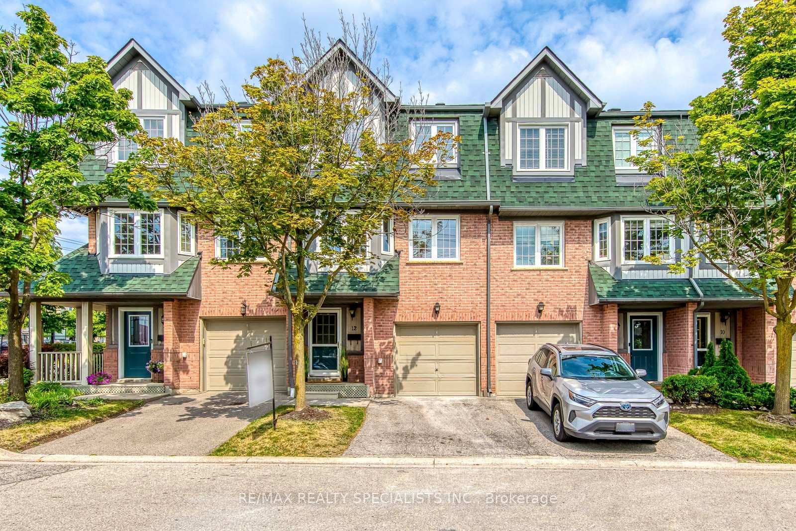 Front of Unit 12, 2955 Thomas Street