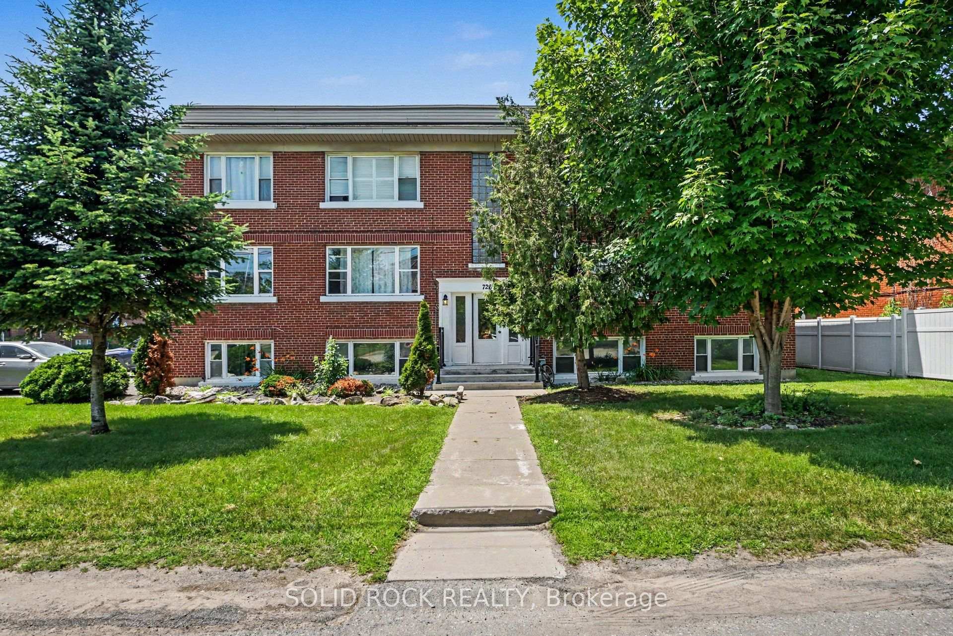 Photo 1 of Unit 2, 726 Edison Avenue, Ottawa, Laurentianview — HOMEH