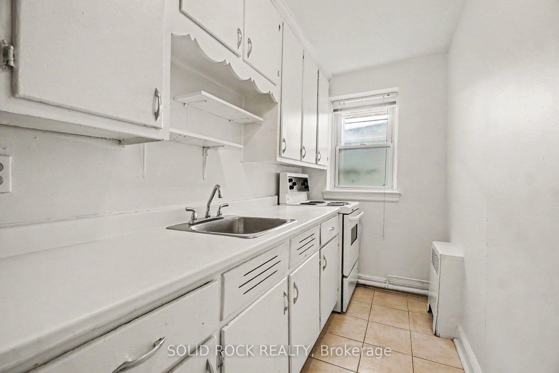 Photo 5 of Unit 2, 726 Edison Avenue, Ottawa, Laurentianview — HOMEH