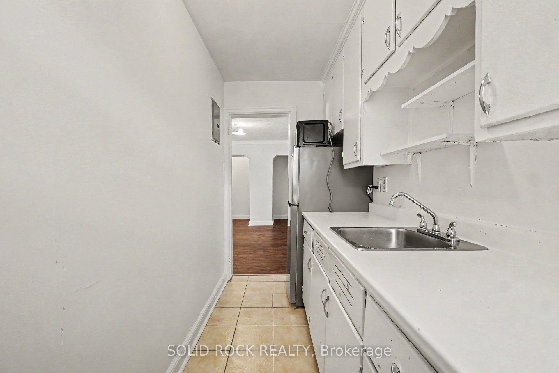Photo 6 of Unit 2, 726 Edison Avenue, Ottawa, Laurentianview — HOMEH