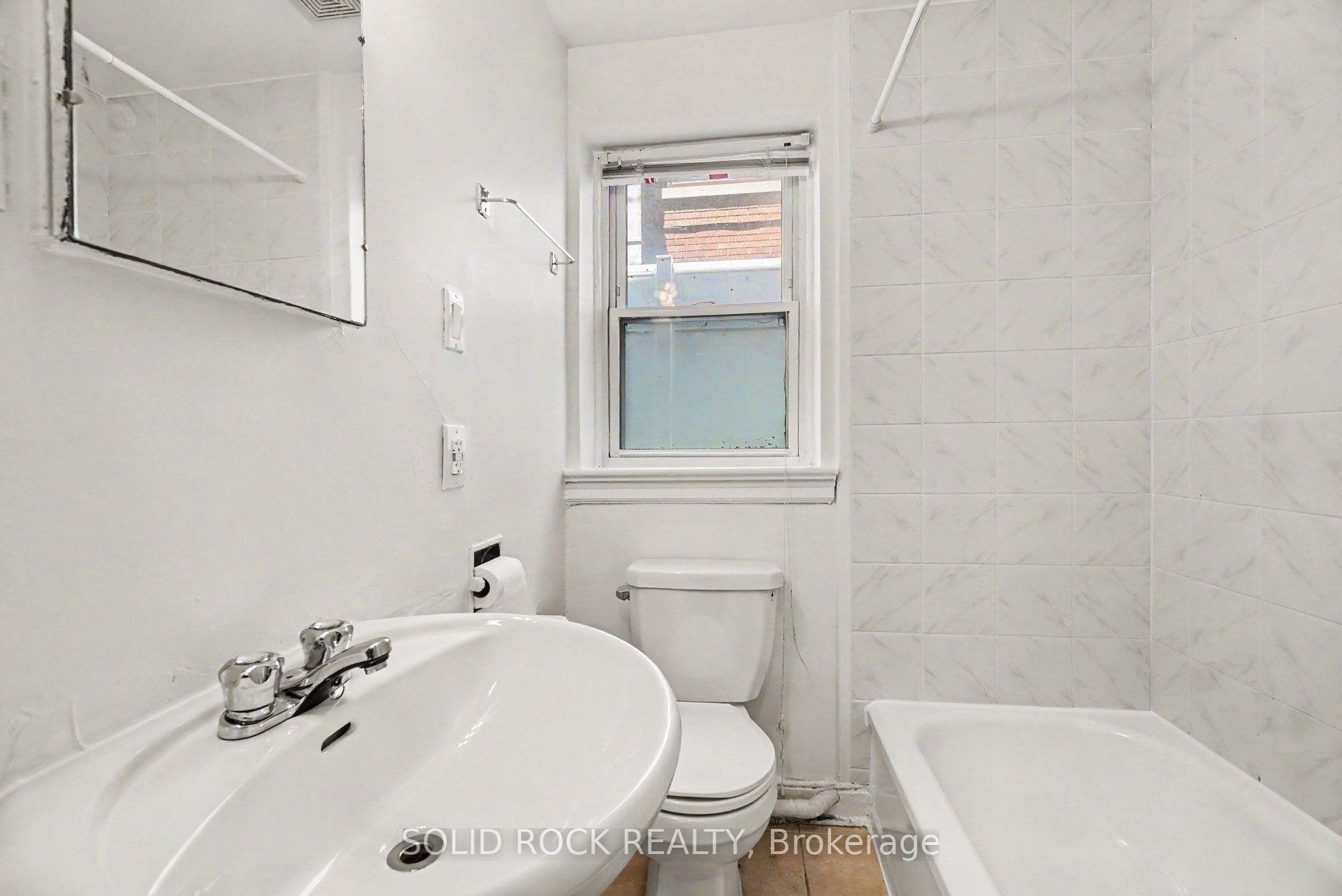 Photo 11 of Unit 2, 726 Edison Avenue, Ottawa, Laurentianview — HOMEH