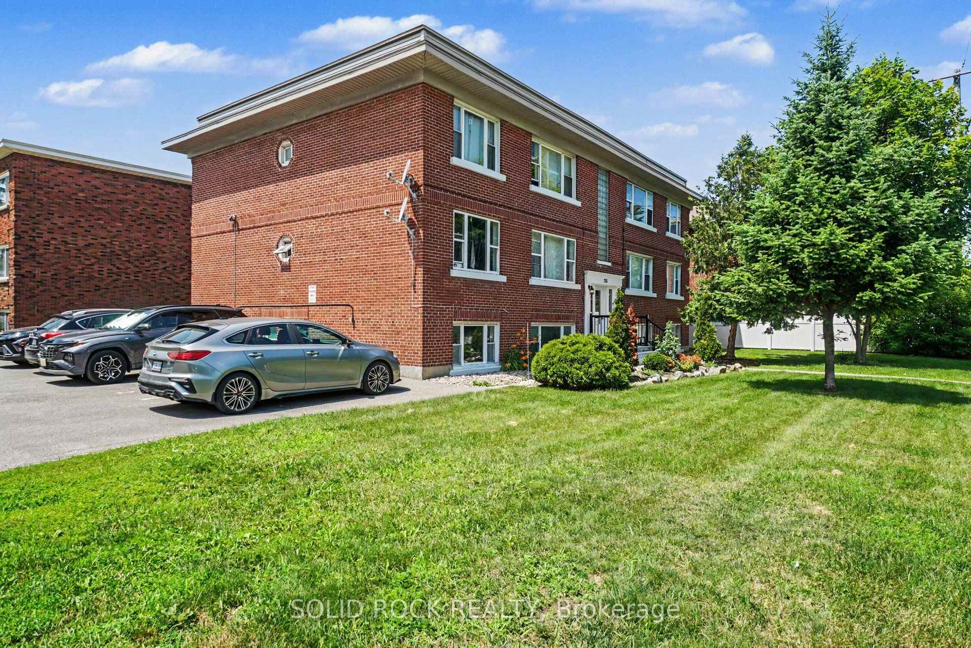 Photo 12 of Unit 2, 726 Edison Avenue, Ottawa, Laurentianview — HOMEH