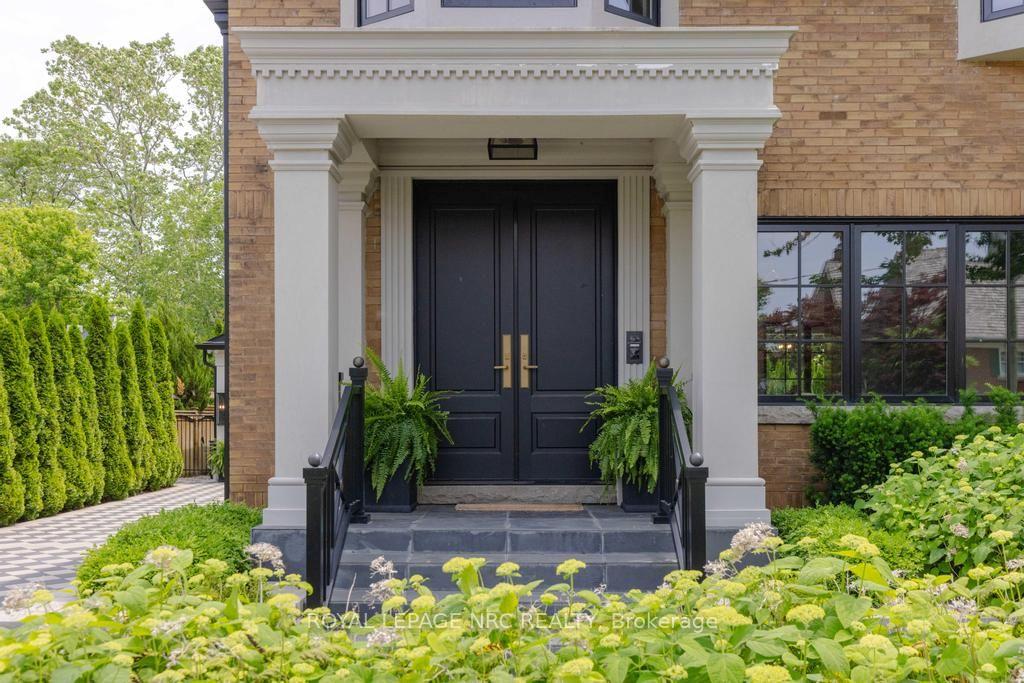 Photo 3 of 21 Hillcrest Avenue, St. Catharines, Old Glenridge — HOMEH