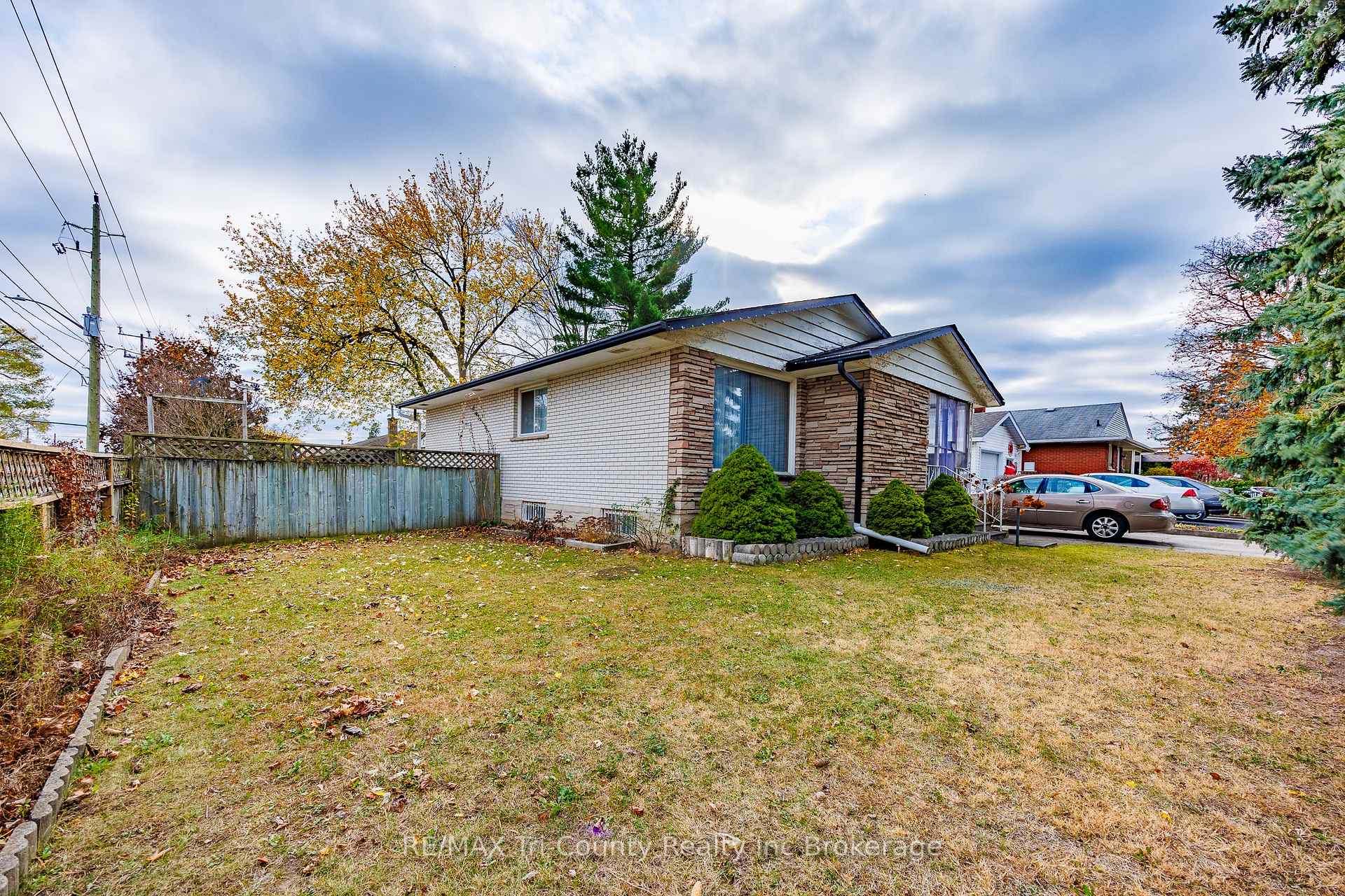 Photo 2 of 1393 Thorman Drive, Cambridge, Preston North — HOMEH