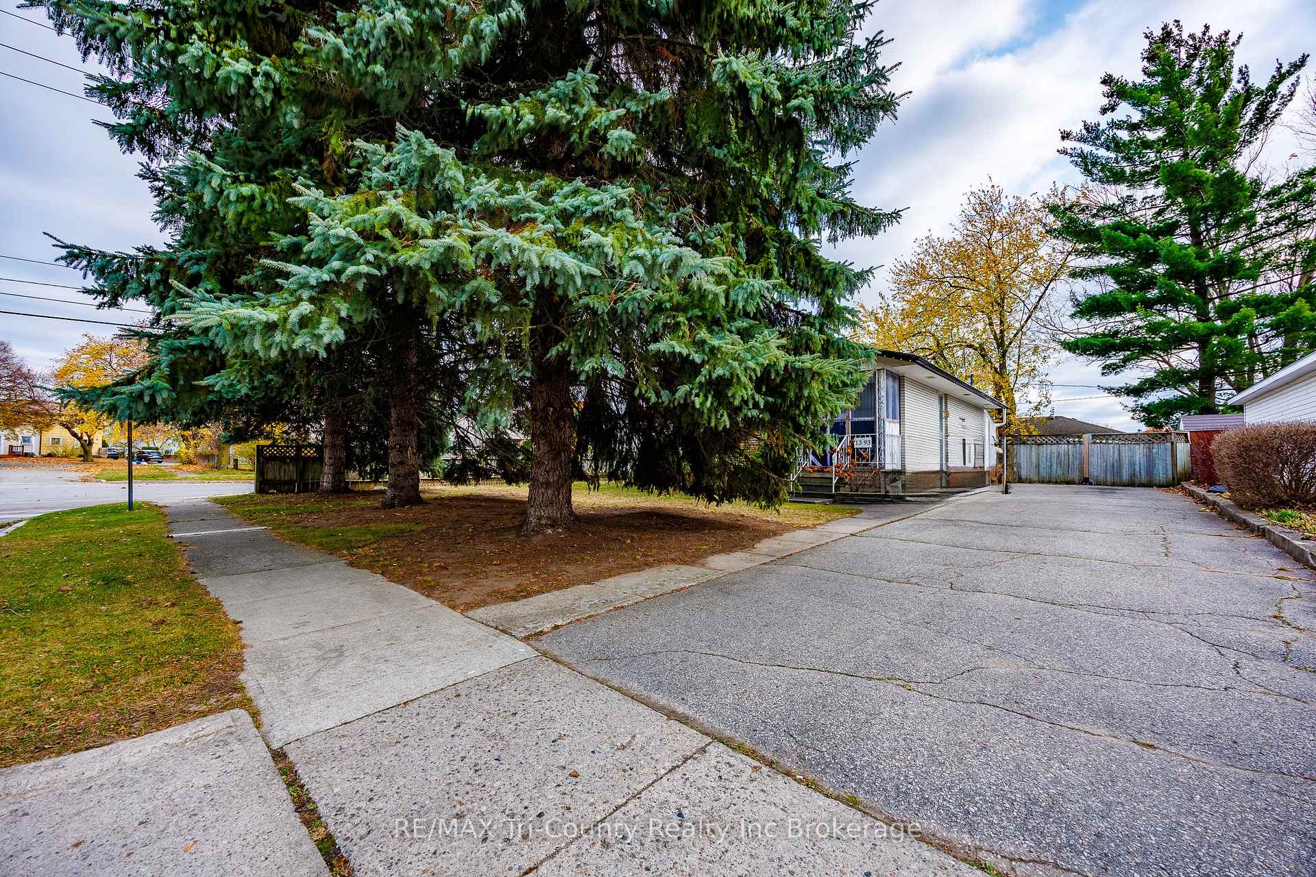 Photo 3 of 1393 Thorman Drive, Cambridge, Preston North — HOMEH