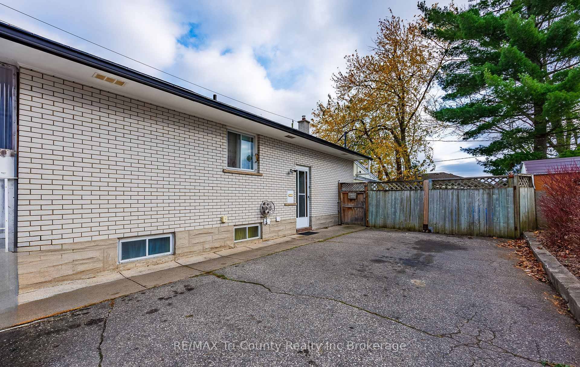Photo 4 of 1393 Thorman Drive, Cambridge, Preston North — HOMEH