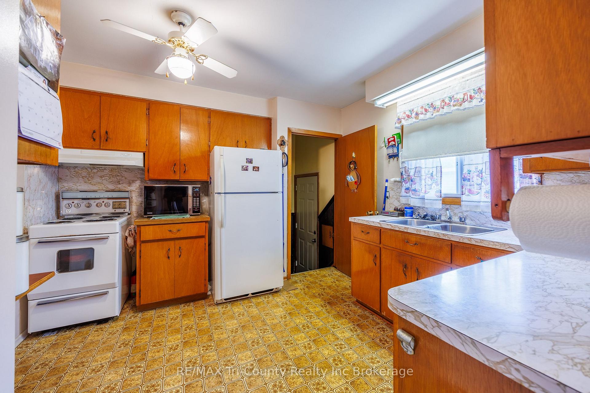 Photo 5 of 1393 Thorman Drive, Cambridge, Preston North — HOMEH