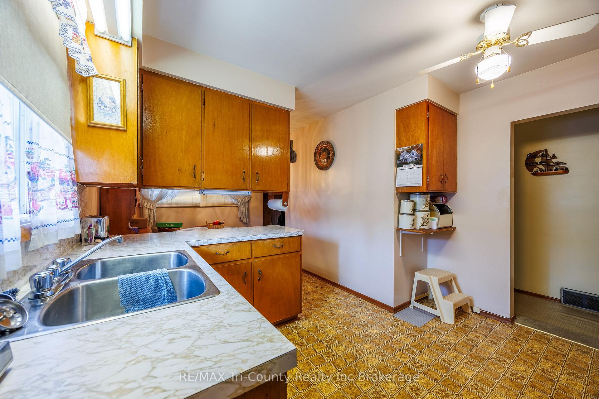 Photo 6 of 1393 Thorman Drive, Cambridge, Preston North — HOMEH