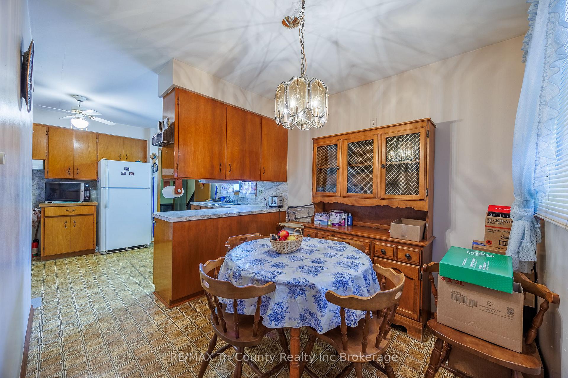 Photo 7 of 1393 Thorman Drive, Cambridge, Preston North — HOMEH