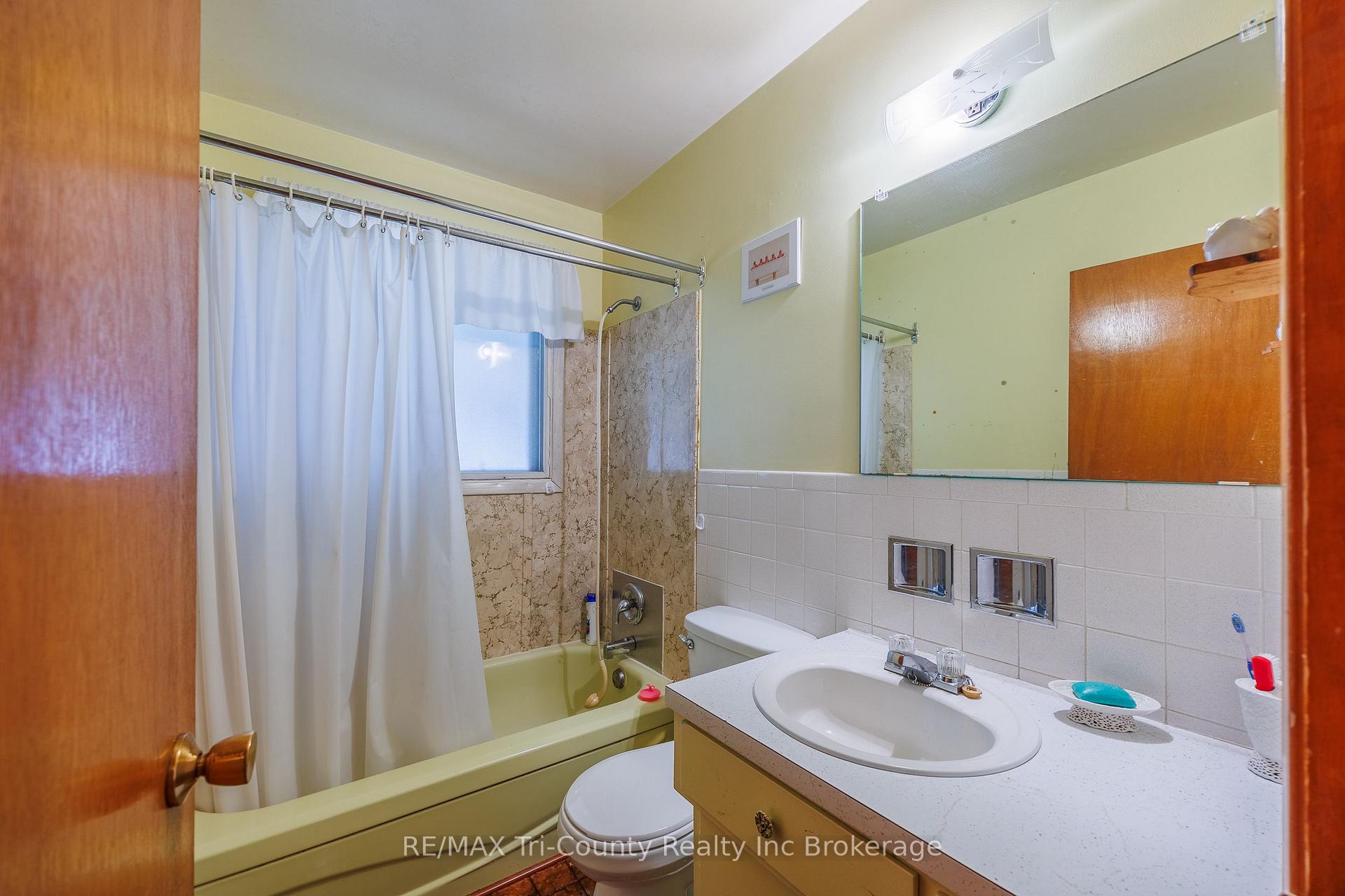 Photo 13 of 1393 Thorman Drive, Cambridge, Preston North — HOMEH
