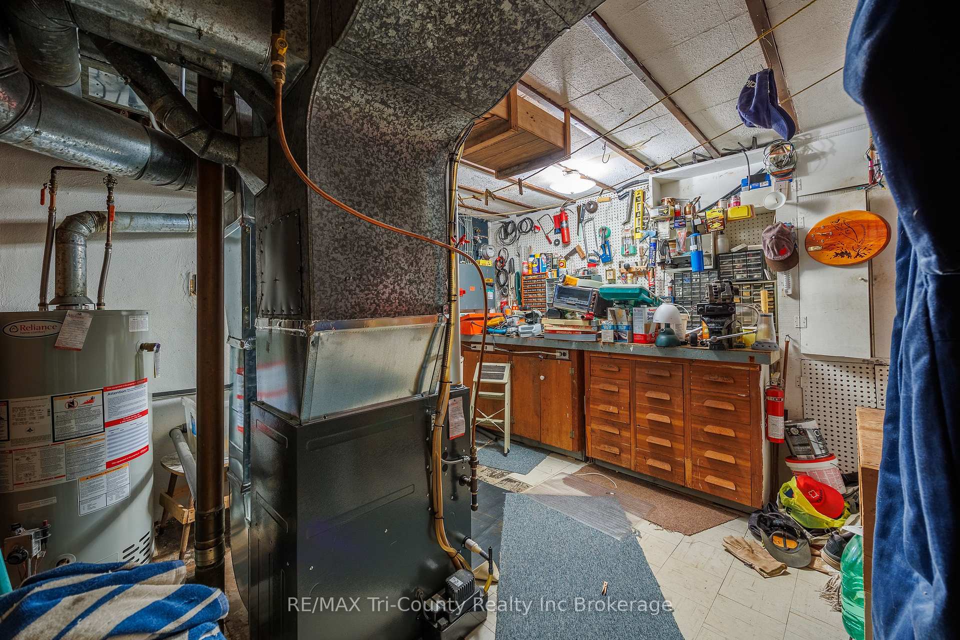 Photo 18 of 1393 Thorman Drive, Cambridge, Preston North — HOMEH