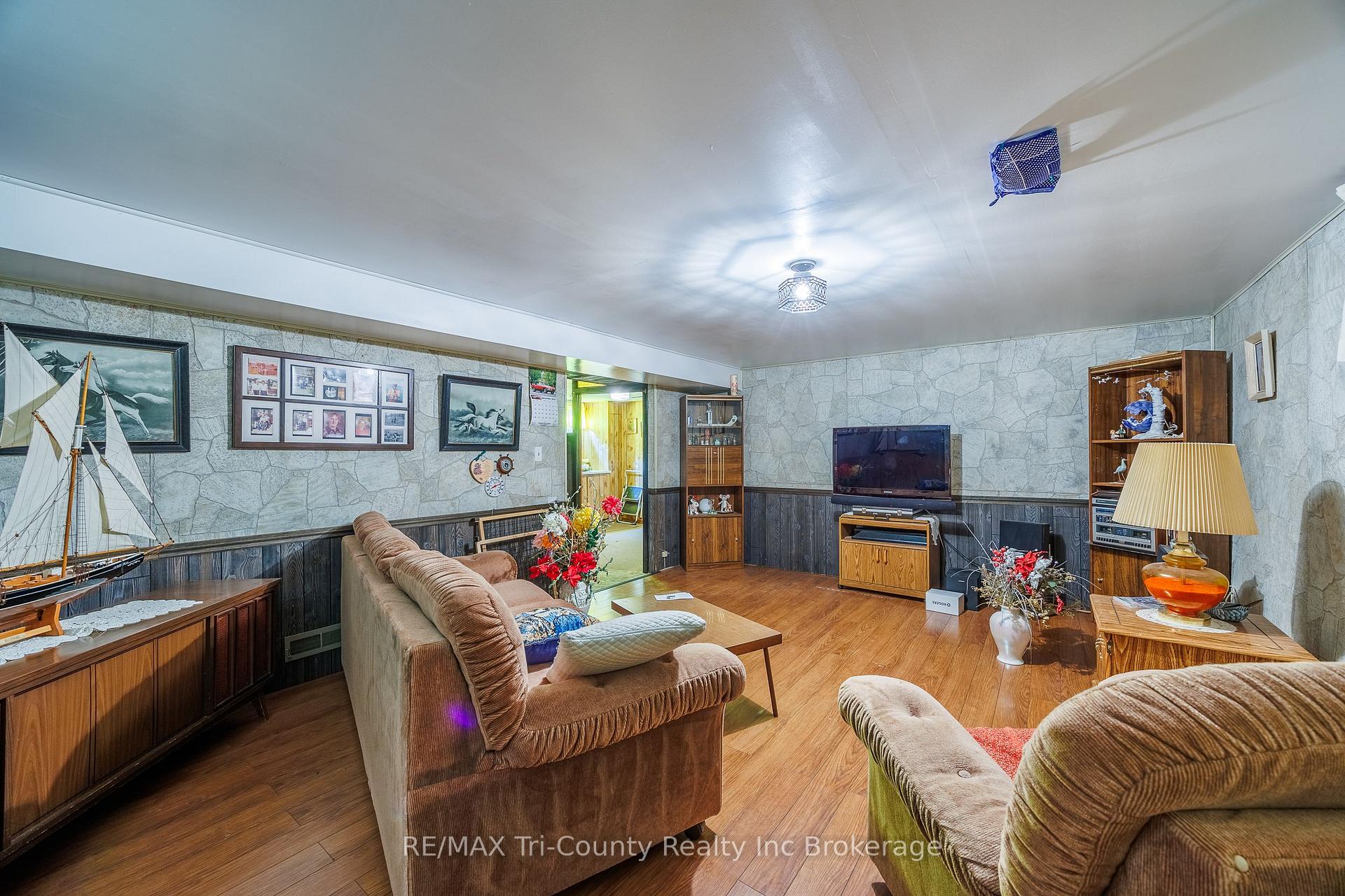 Photo 21 of 1393 Thorman Drive, Cambridge, Preston North — HOMEH
