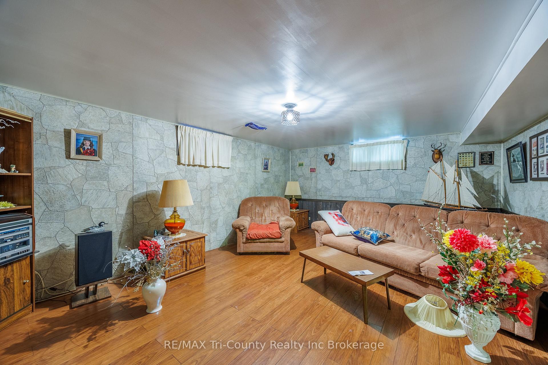 Photo 22 of 1393 Thorman Drive, Cambridge, Preston North — HOMEH