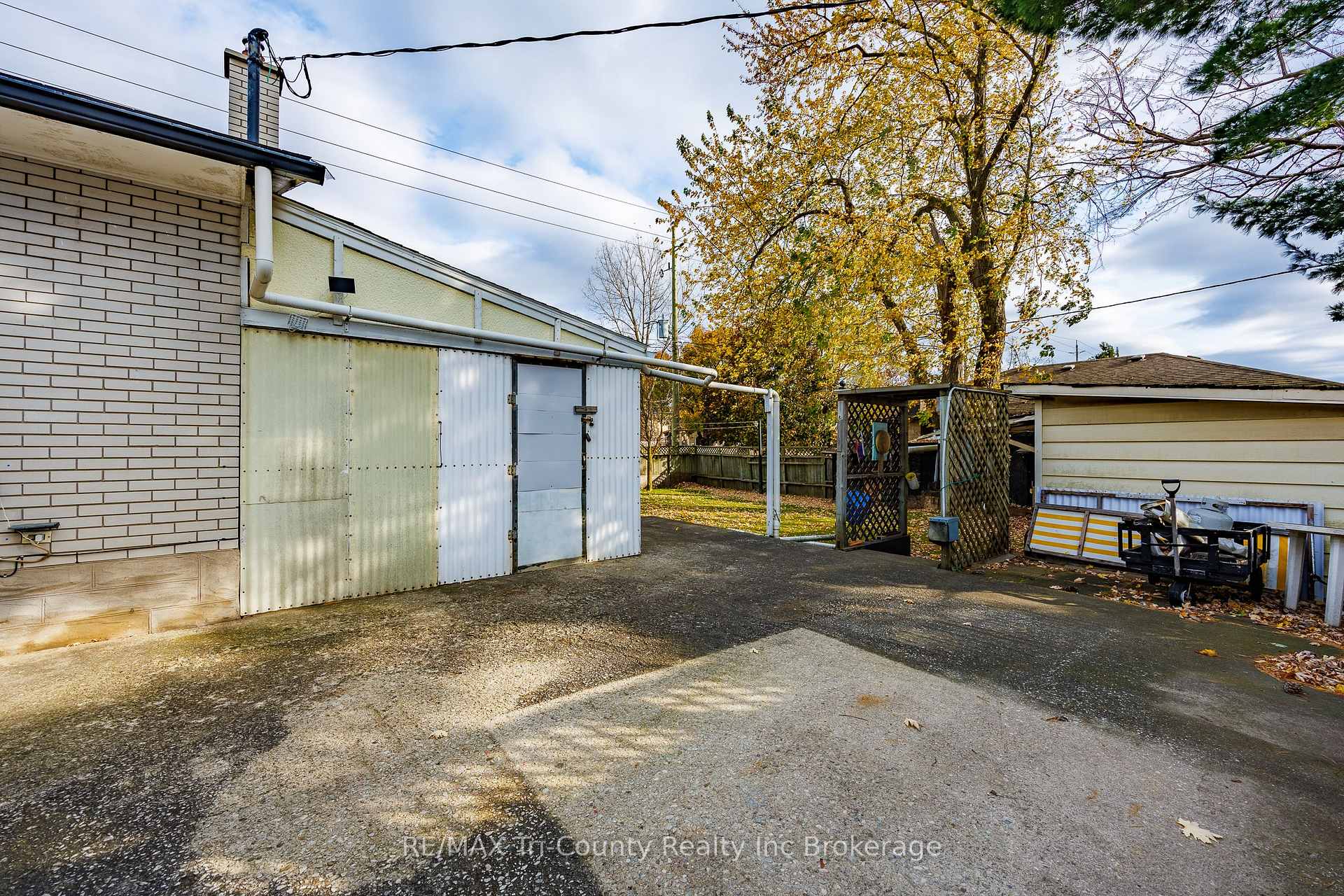 Photo 26 of 1393 Thorman Drive, Cambridge, Preston North — HOMEH