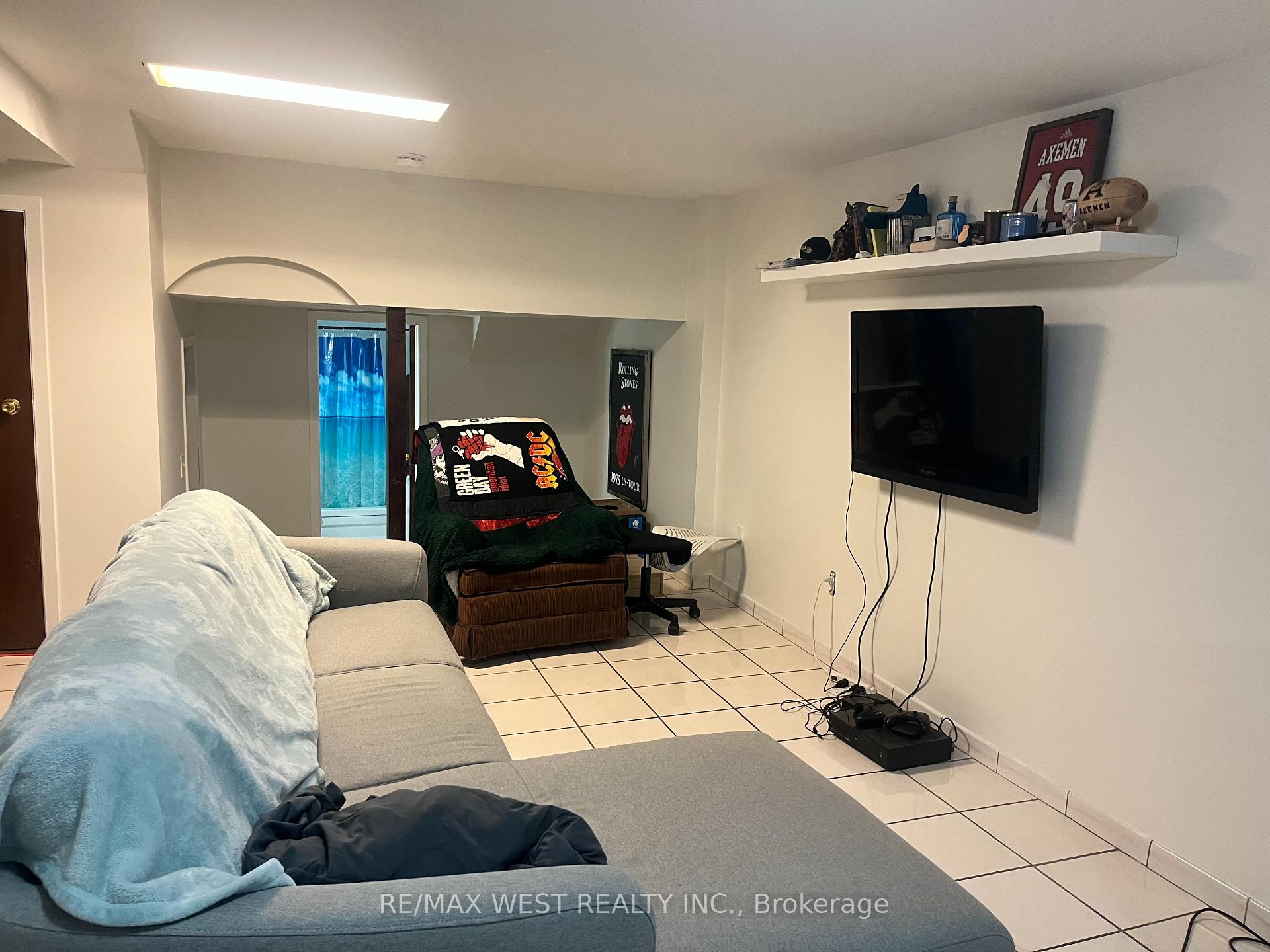 Photo 4 of Unit #Lower, 926 College Street, Toronto, Dufferin Grove — HOMEH