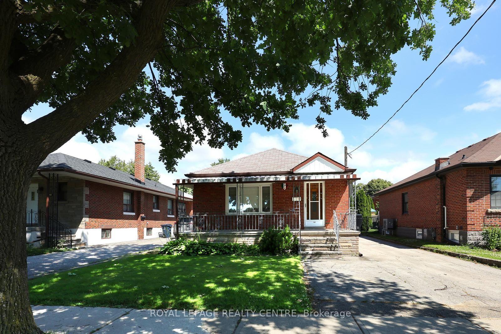 Photo 2 of 170 Simpson Avenue, Etobicoke, Mimico — HOMEH