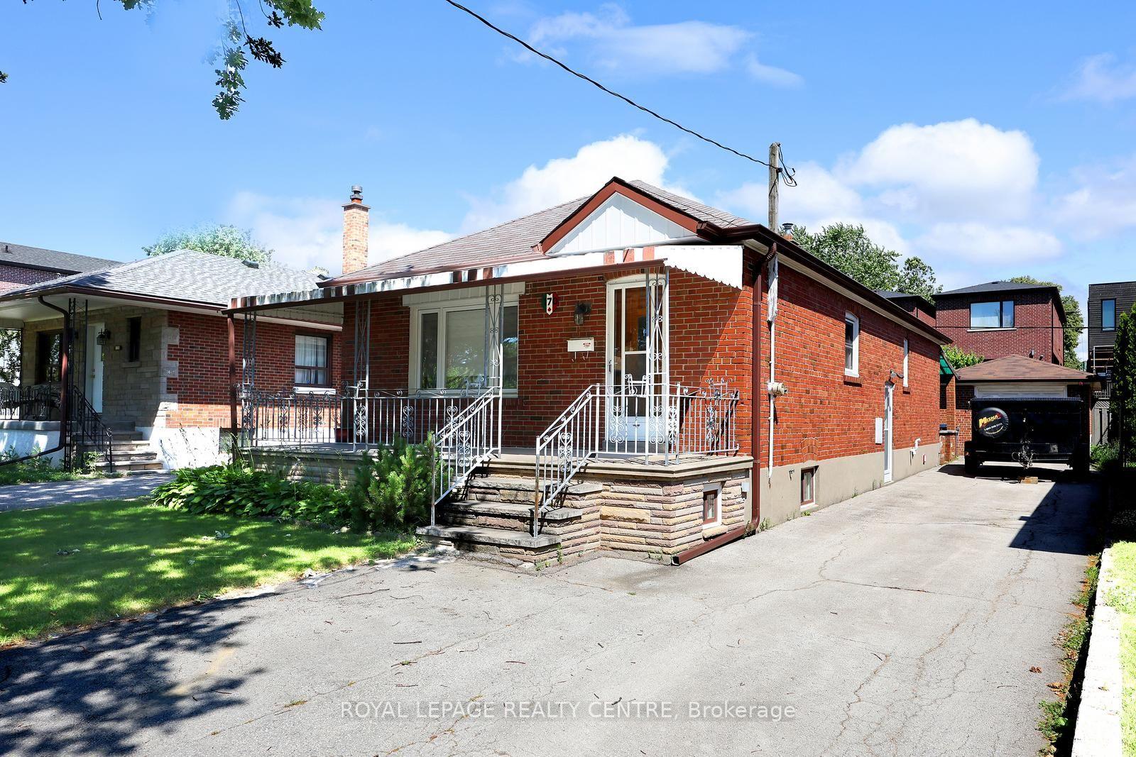 Photo 3 of 170 Simpson Avenue, Etobicoke, Mimico — HOMEH