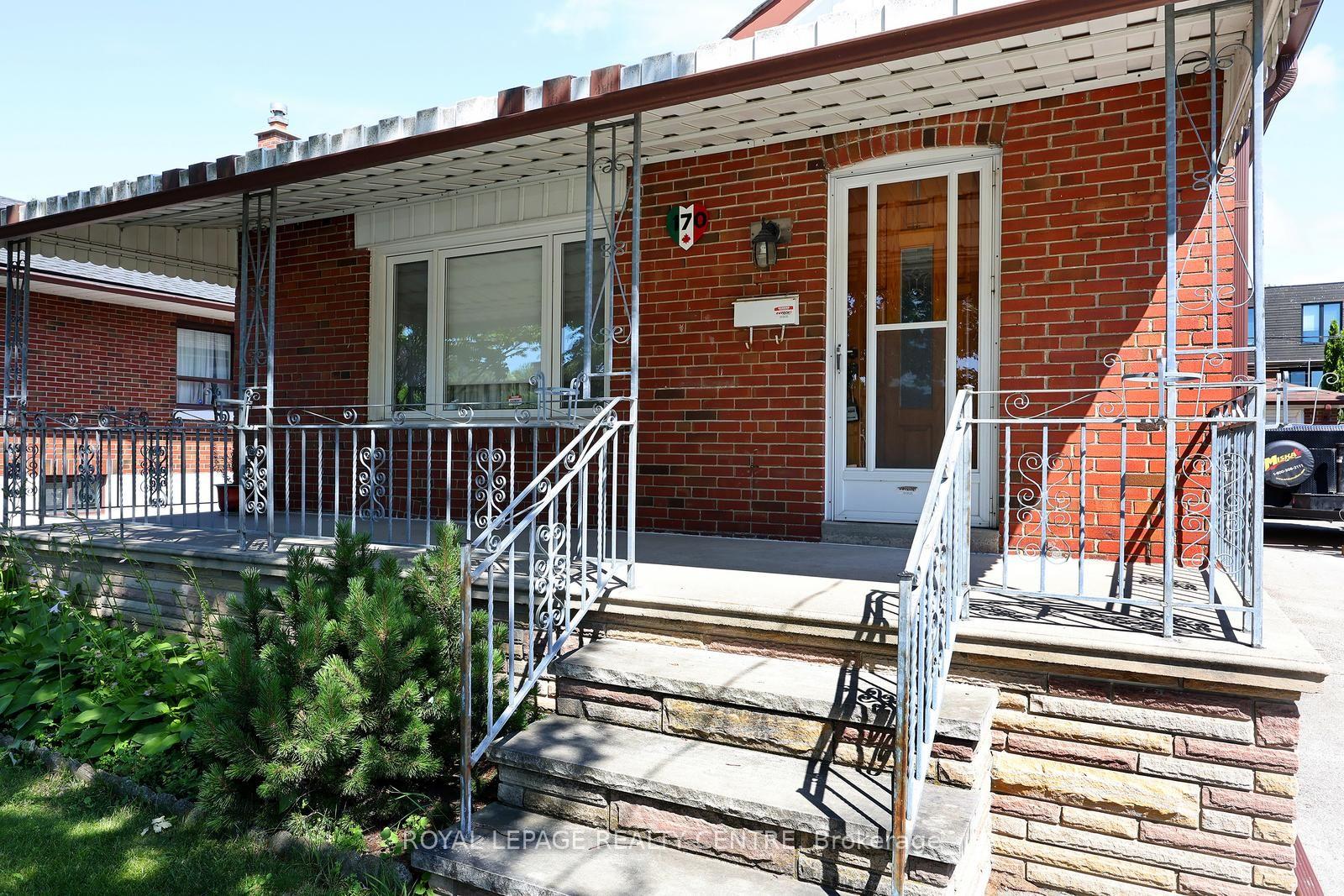 Photo 4 of 170 Simpson Avenue, Etobicoke, Mimico — HOMEH