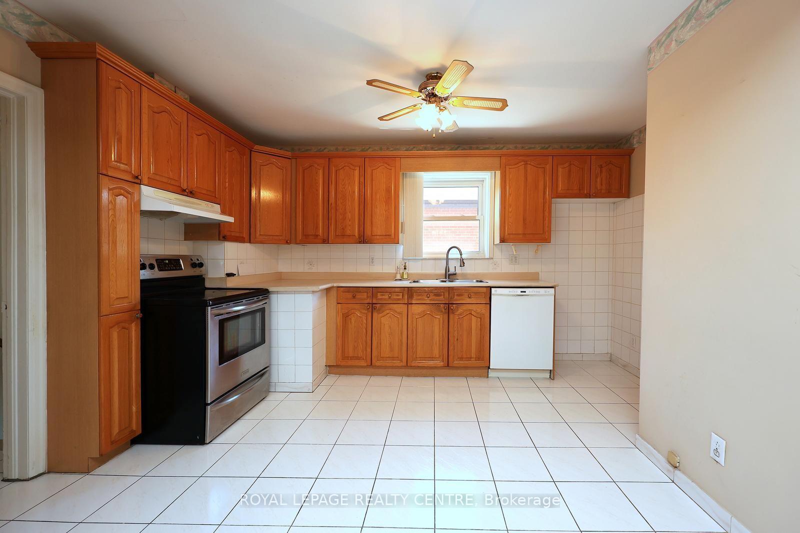 Photo 11 of 170 Simpson Avenue, Etobicoke, Mimico — HOMEH