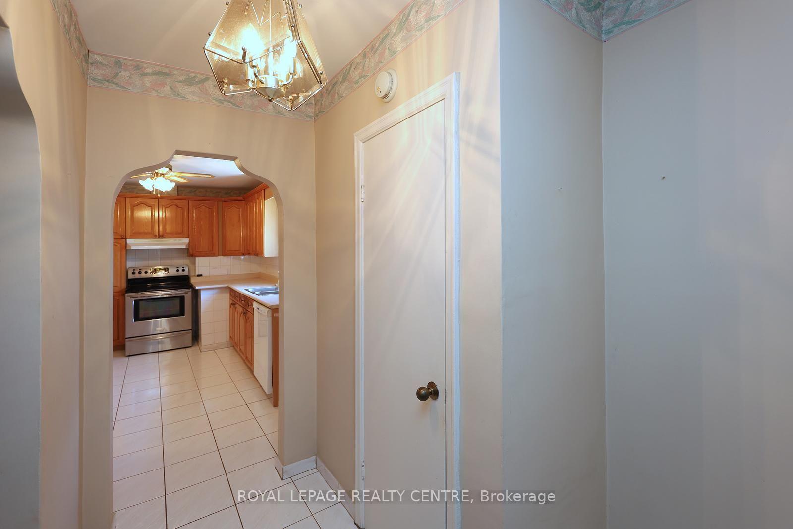 Photo 12 of 170 Simpson Avenue, Etobicoke, Mimico — HOMEH