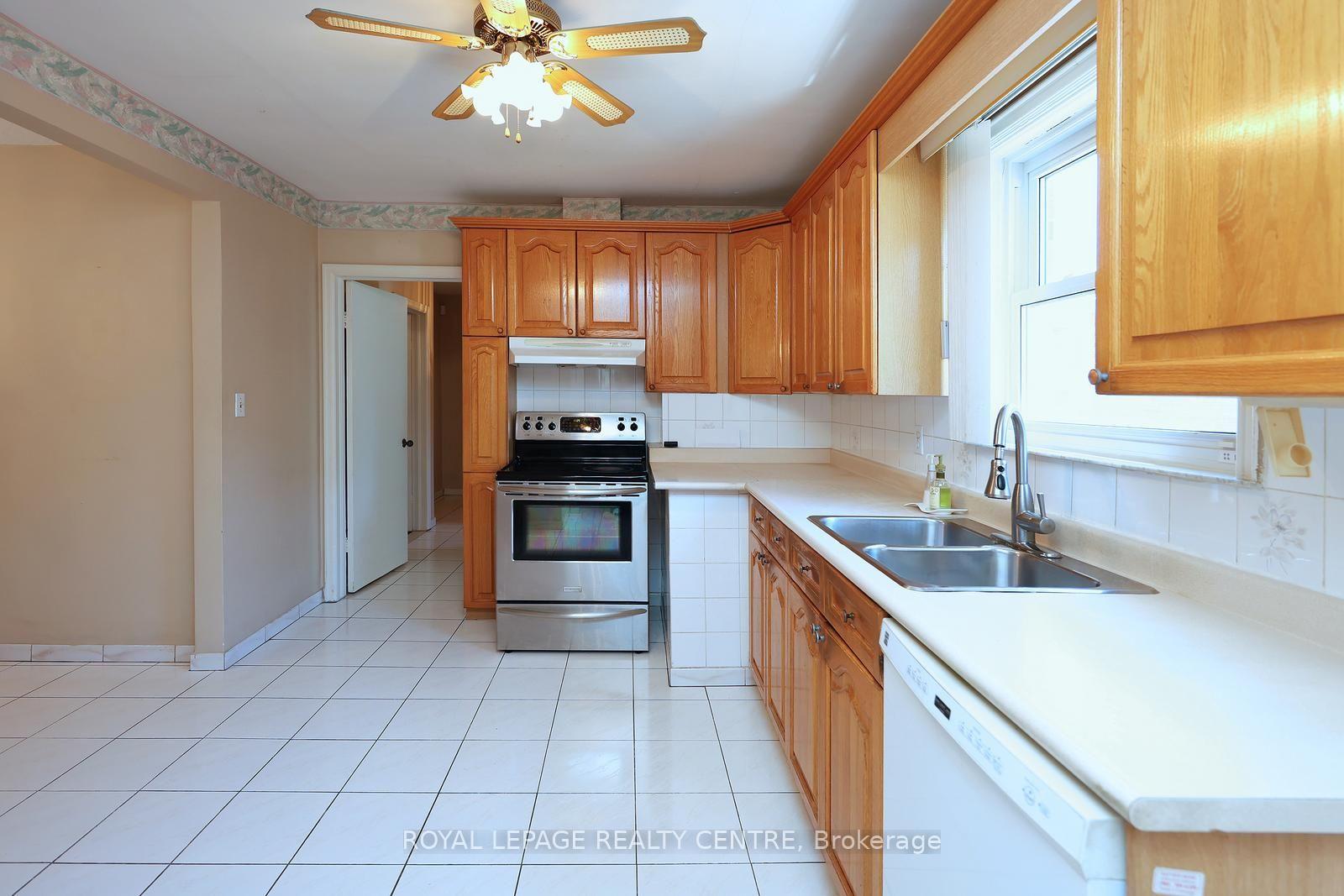 Photo 13 of 170 Simpson Avenue, Etobicoke, Mimico — HOMEH