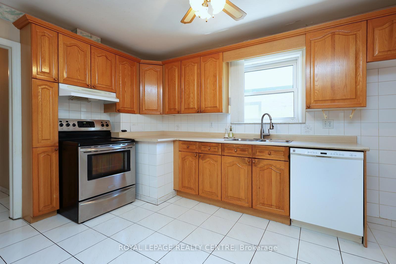 Photo 14 of 170 Simpson Avenue, Etobicoke, Mimico — HOMEH