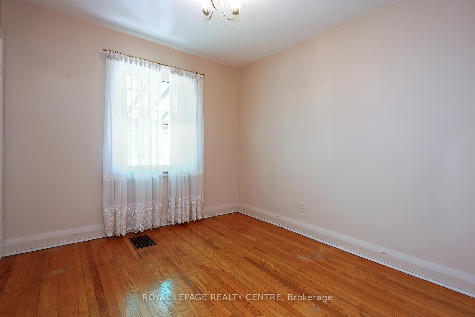 Photo 20 of 170 Simpson Avenue, Etobicoke, Mimico — HOMEH