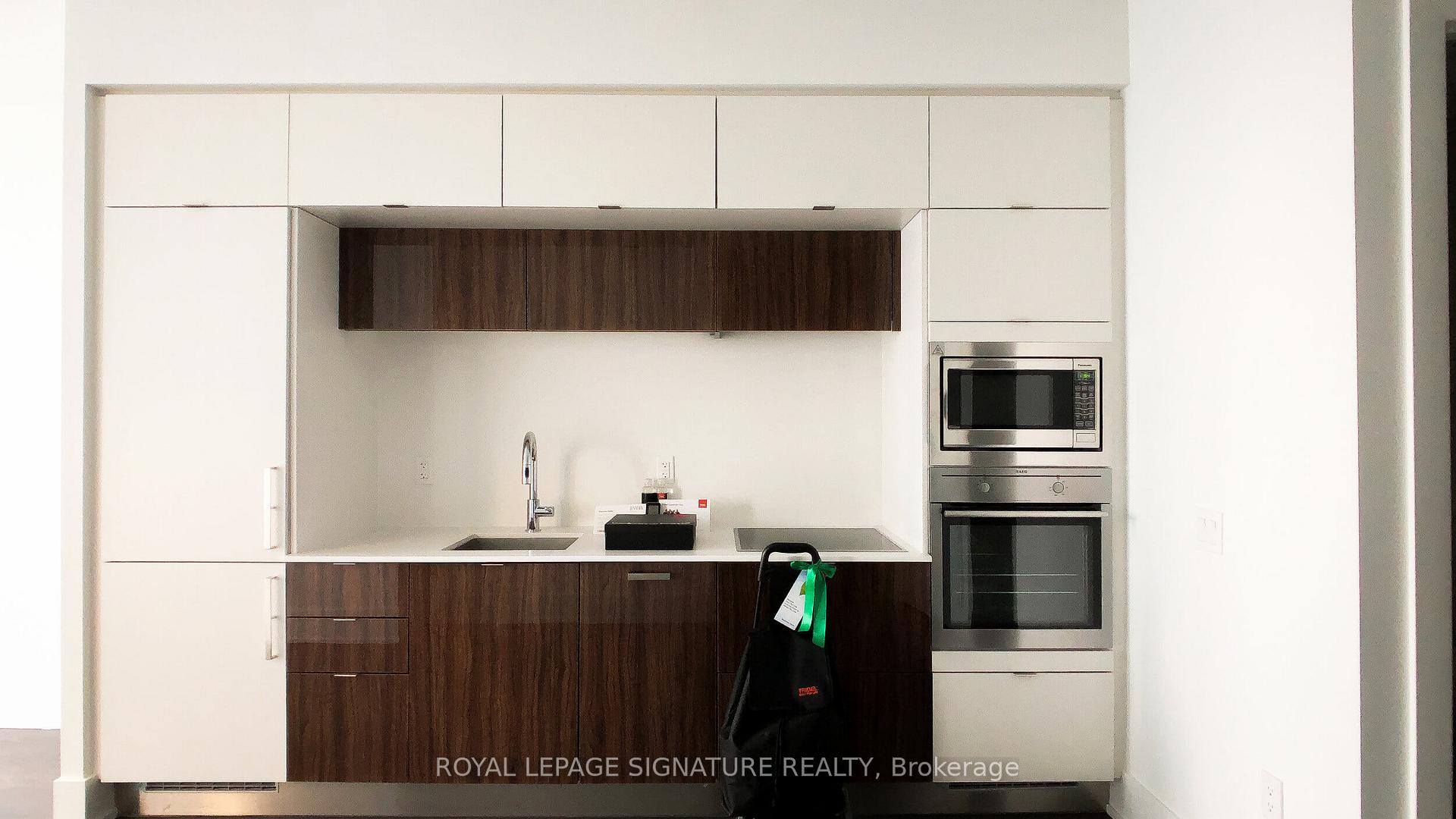 Photo 4 of Unit 5601, 10 York Street, Toronto, Waterfront Communities — HOMEH