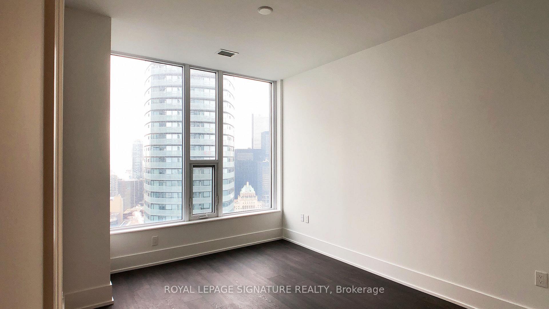 Photo 5 of Unit 5601, 10 York Street, Toronto, Waterfront Communities — HOMEH