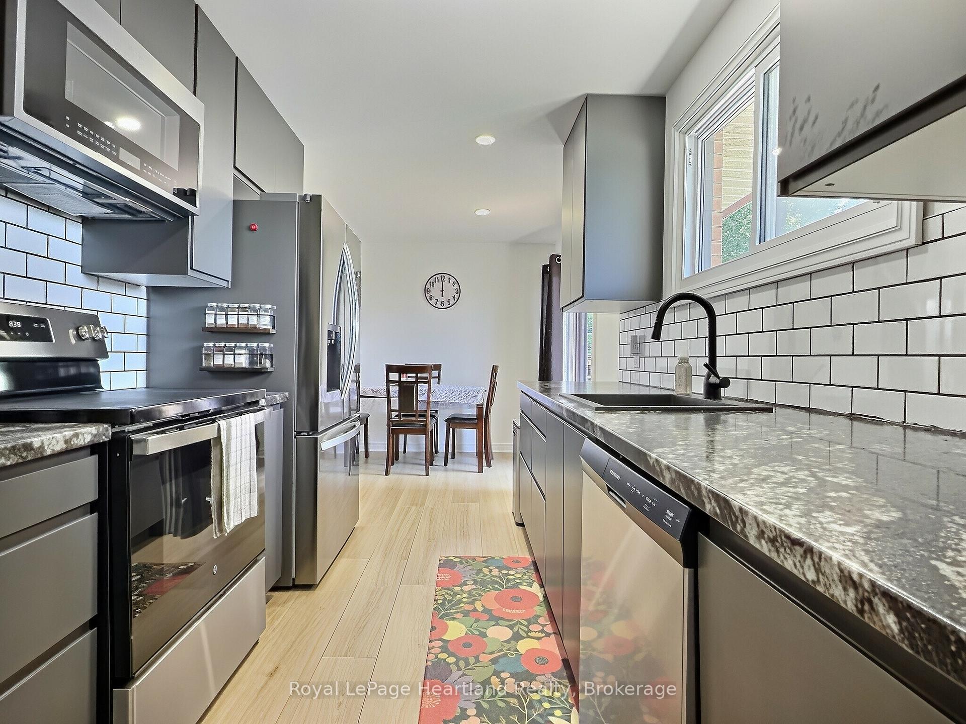 Photo 7 of 23 York Crescent, Bluewater, Hensall — HOMEH