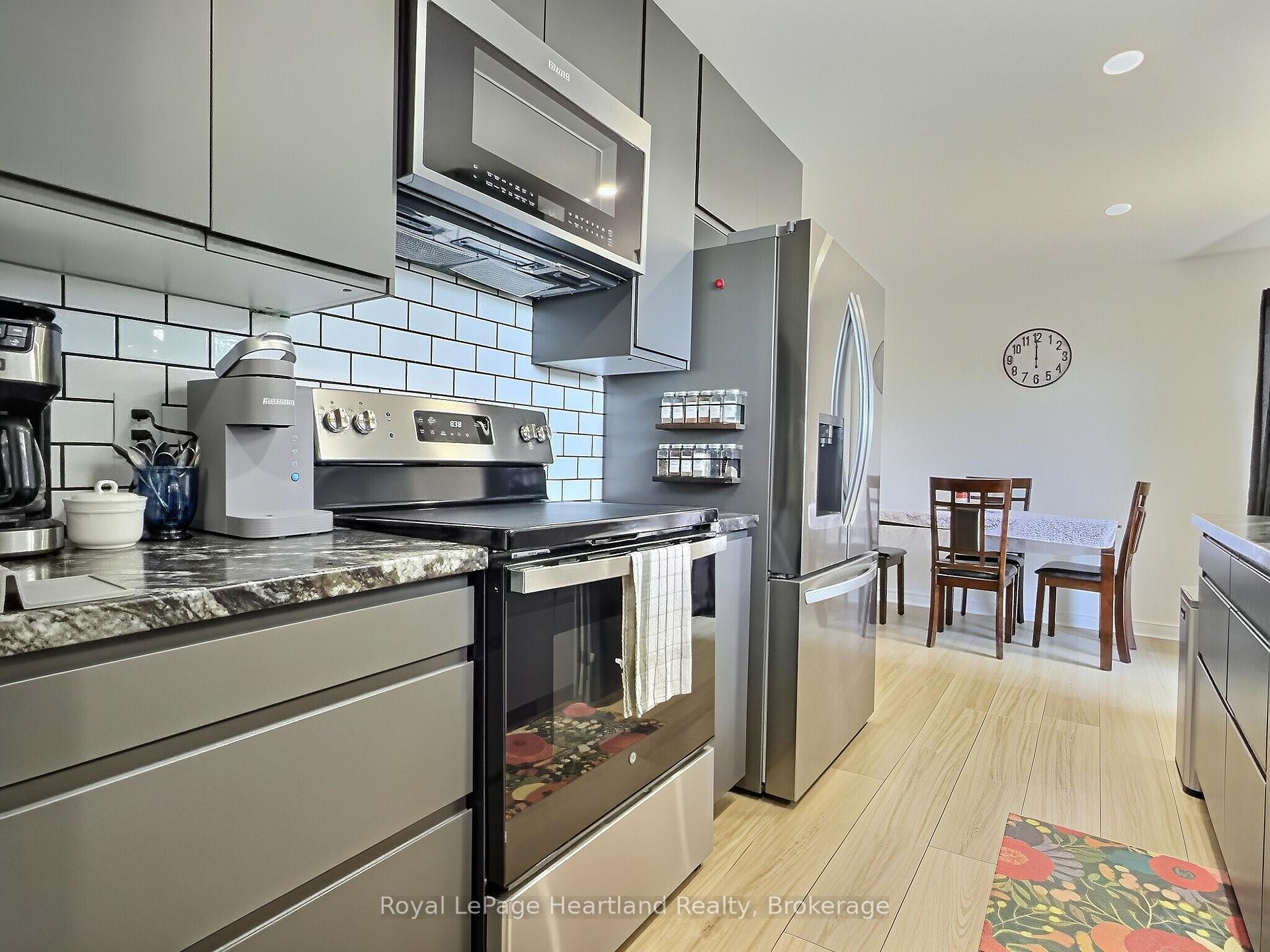 Photo 8 of 23 York Crescent, Bluewater, Hensall — HOMEH