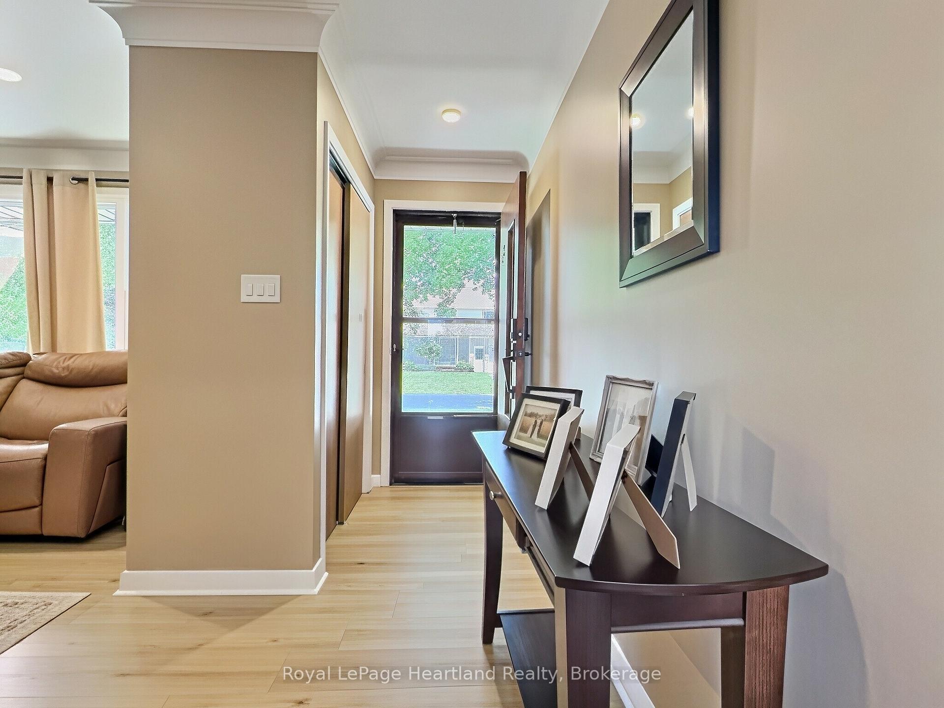 Photo 16 of 23 York Crescent, Bluewater, Hensall — HOMEH