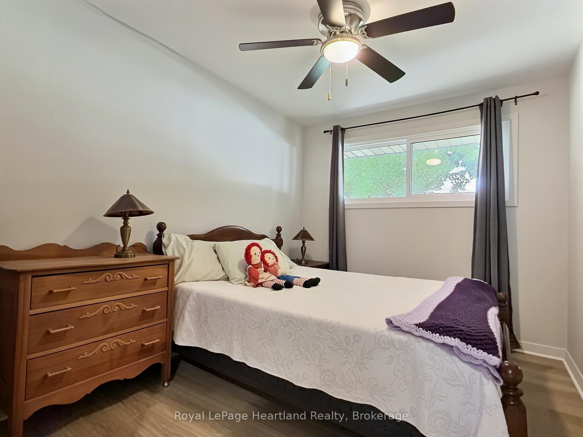 Photo 17 of 23 York Crescent, Bluewater, Hensall — HOMEH
