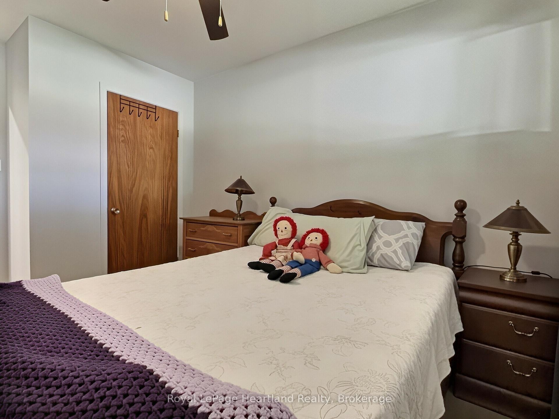 Photo 18 of 23 York Crescent, Bluewater, Hensall — HOMEH