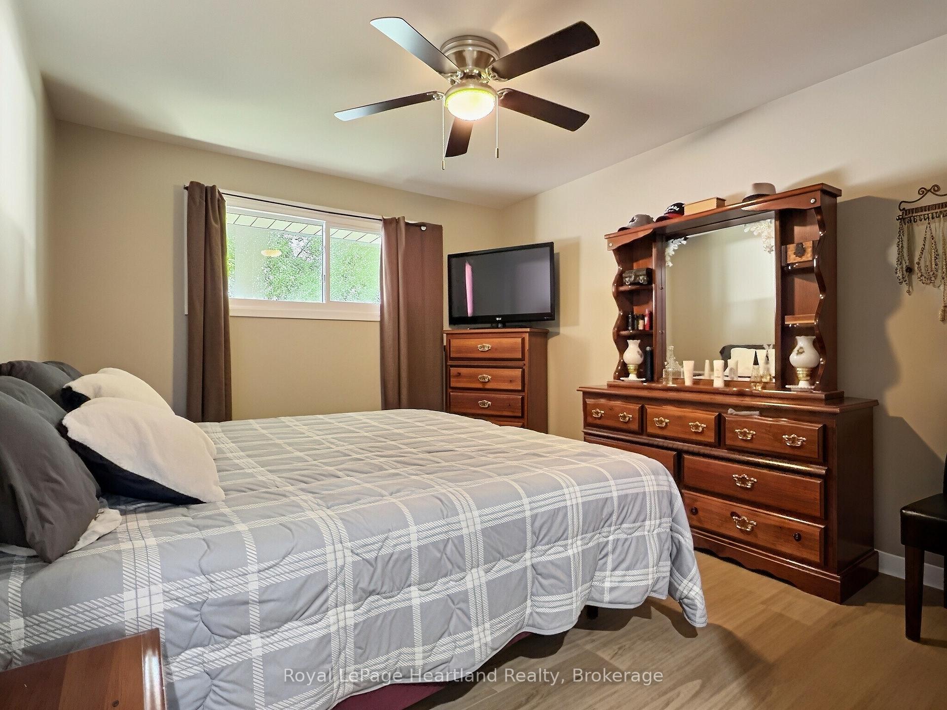 Photo 21 of 23 York Crescent, Bluewater, Hensall — HOMEH