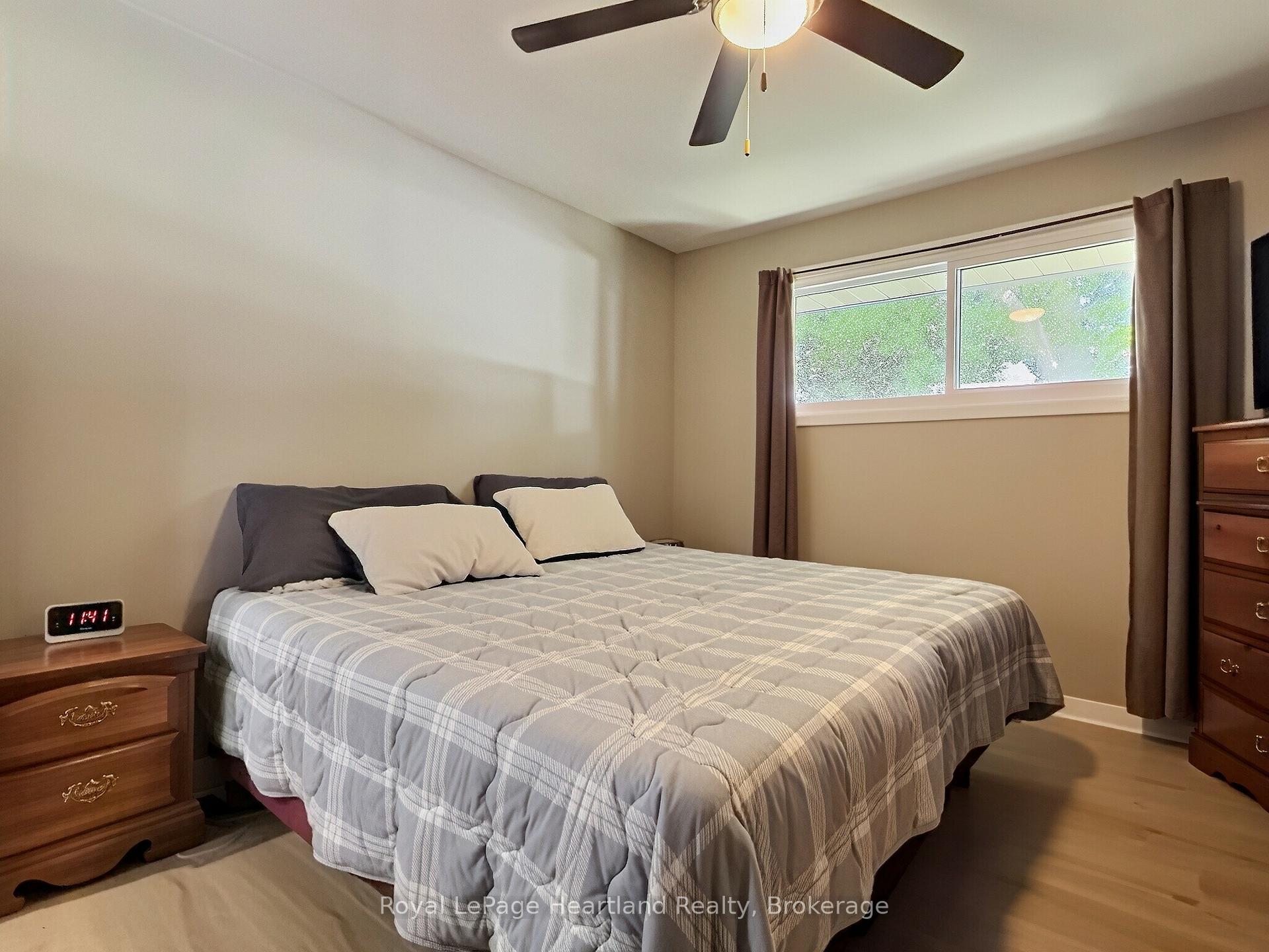 Photo 22 of 23 York Crescent, Bluewater, Hensall — HOMEH