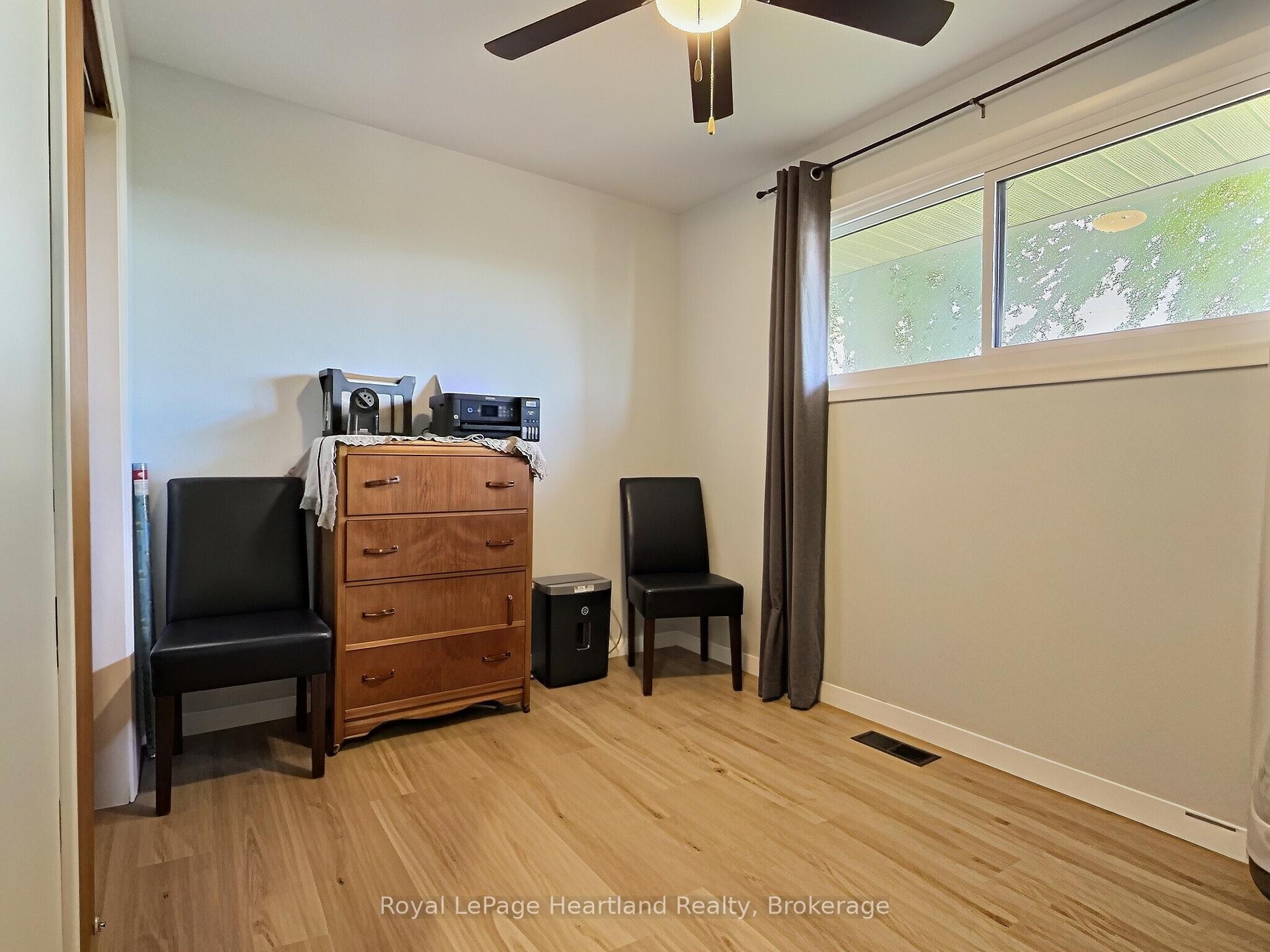 Photo 24 of 23 York Crescent, Bluewater, Hensall — HOMEH
