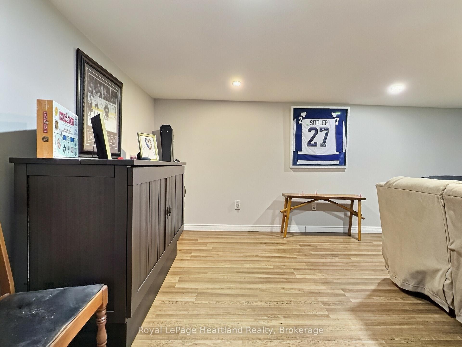 Photo 33 of 23 York Crescent, Bluewater, Hensall — HOMEH