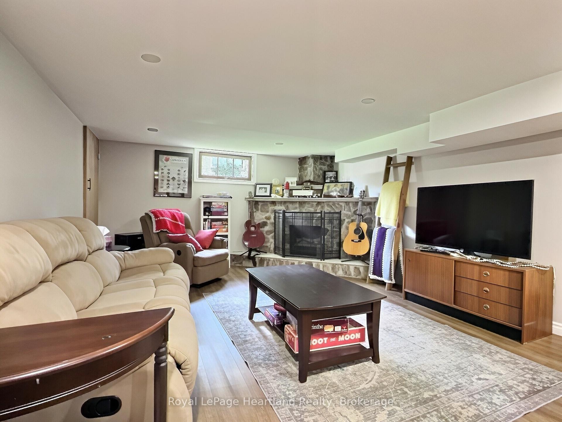 Photo 34 of 23 York Crescent, Bluewater, Hensall — HOMEH