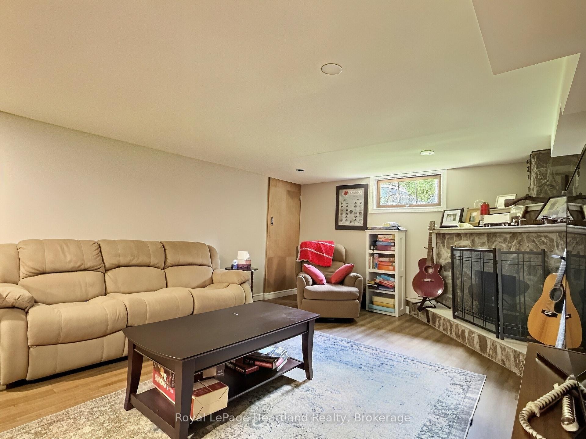 Photo 35 of 23 York Crescent, Bluewater, Hensall — HOMEH