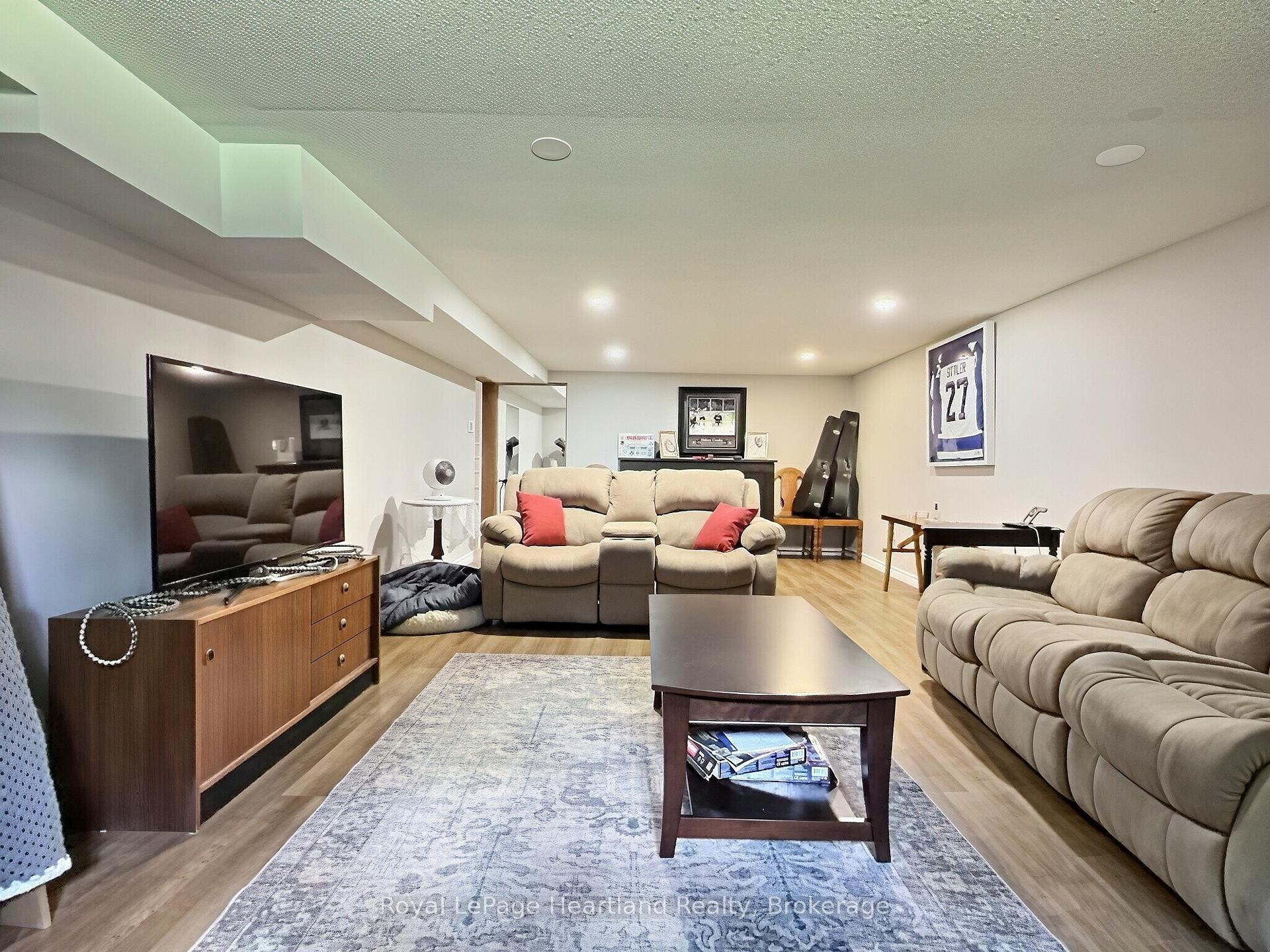 Photo 36 of 23 York Crescent, Bluewater, Hensall — HOMEH
