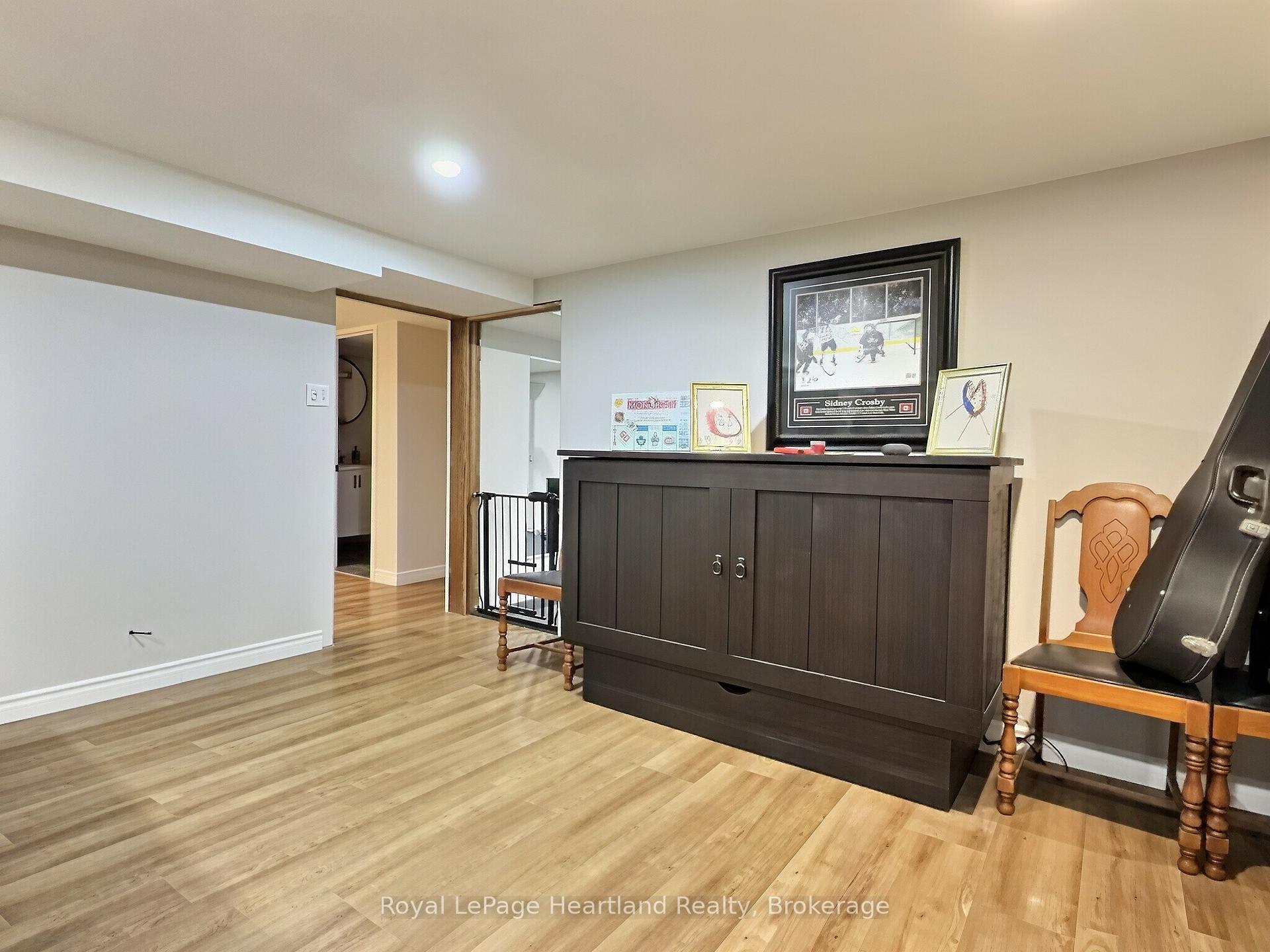Photo 37 of 23 York Crescent, Bluewater, Hensall — HOMEH