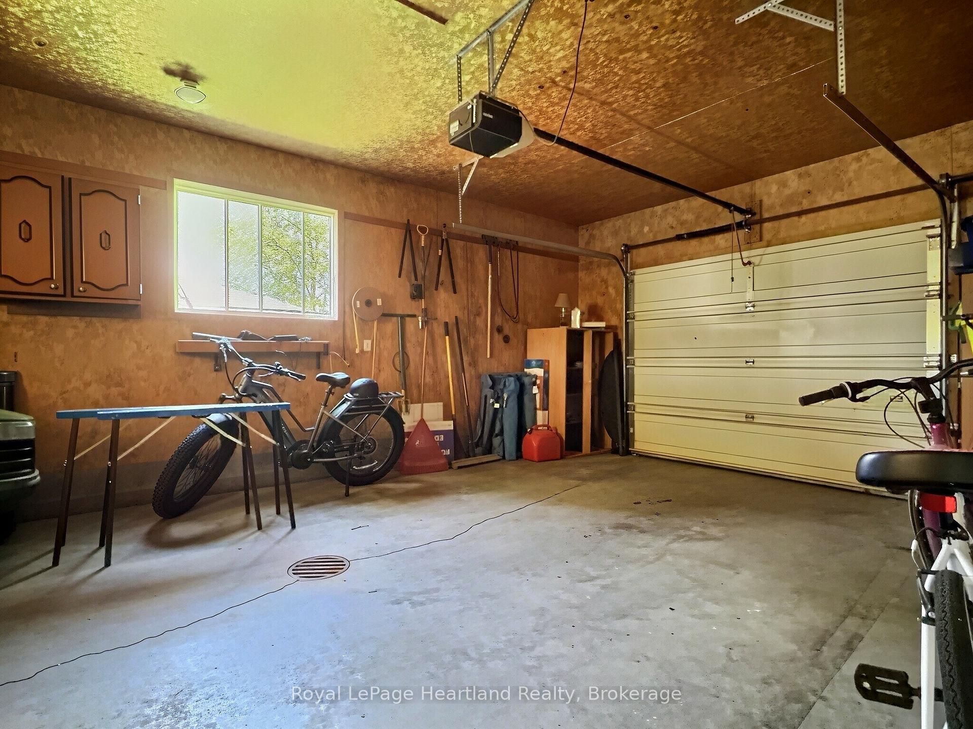 Photo 47 of 23 York Crescent, Bluewater, Hensall — HOMEH