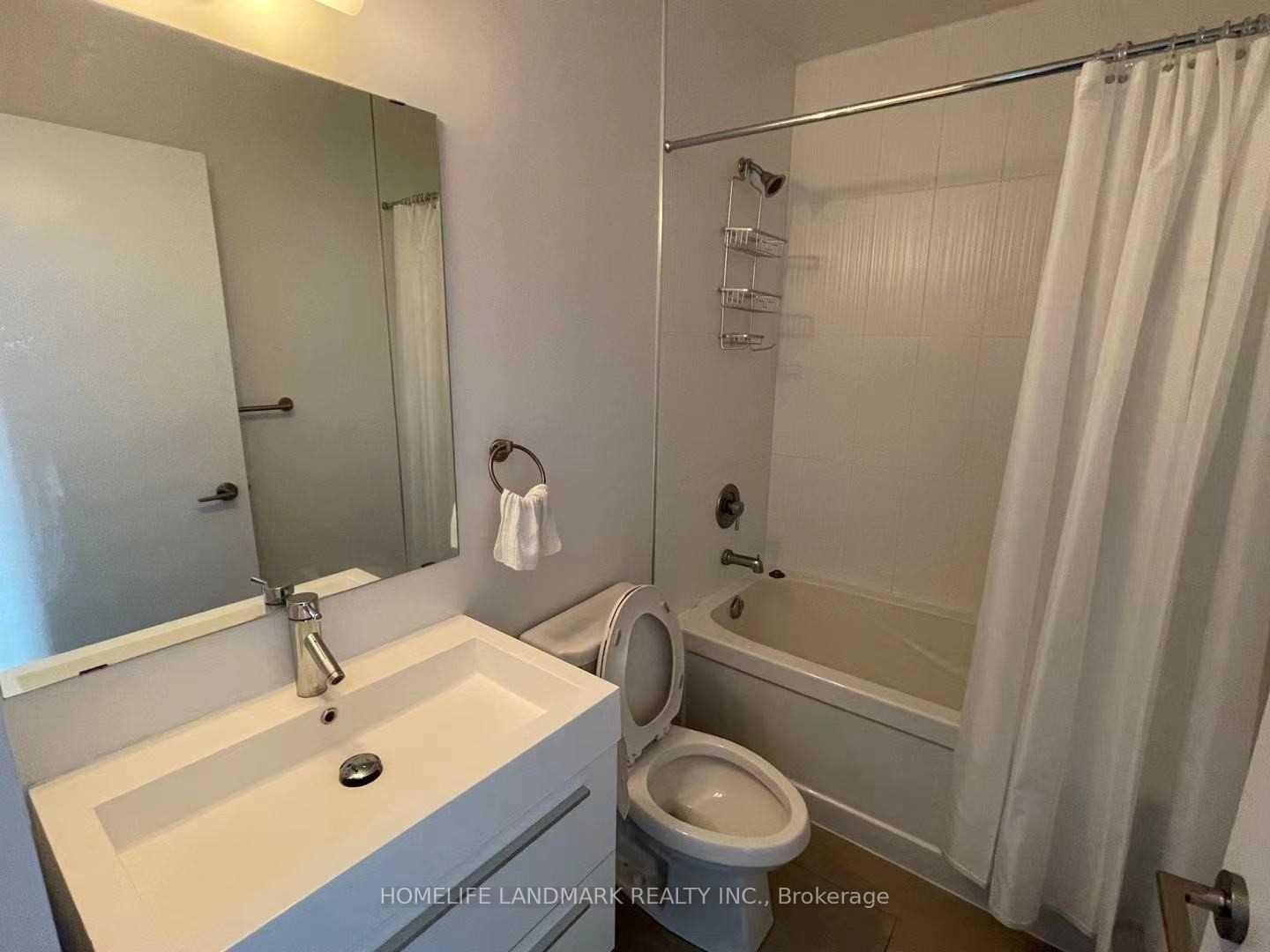 Photo 6 of Unit Ph3, 297 College Street, Toronto, Kensington-Chinatown — HOMEH