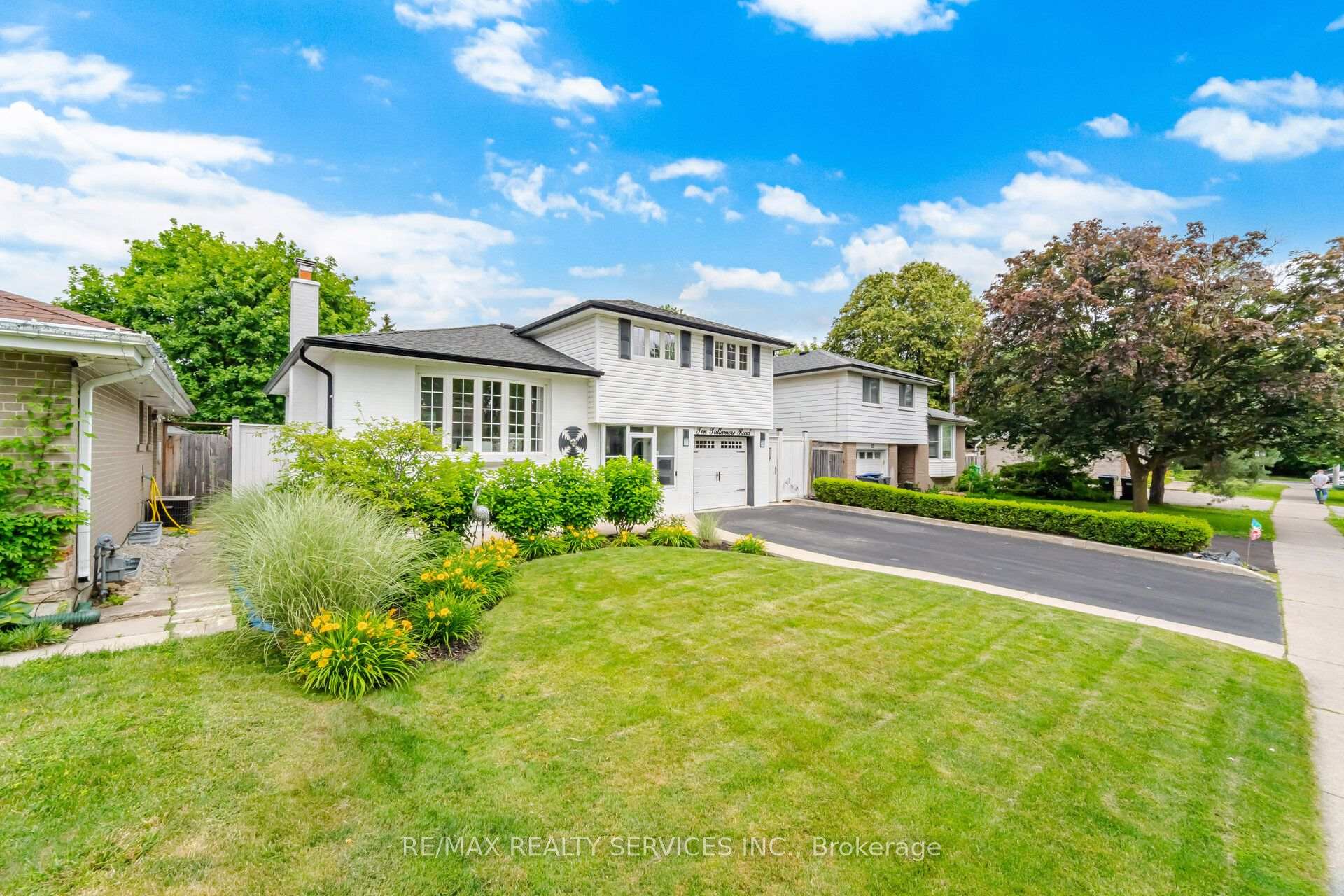Photo 2 of 10 Tullamore Road, Brampton, Brampton East — HOMEH